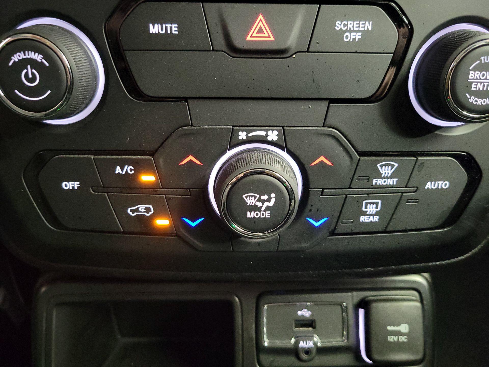 Thumbnail: 2020 Jeep Renegade - 16