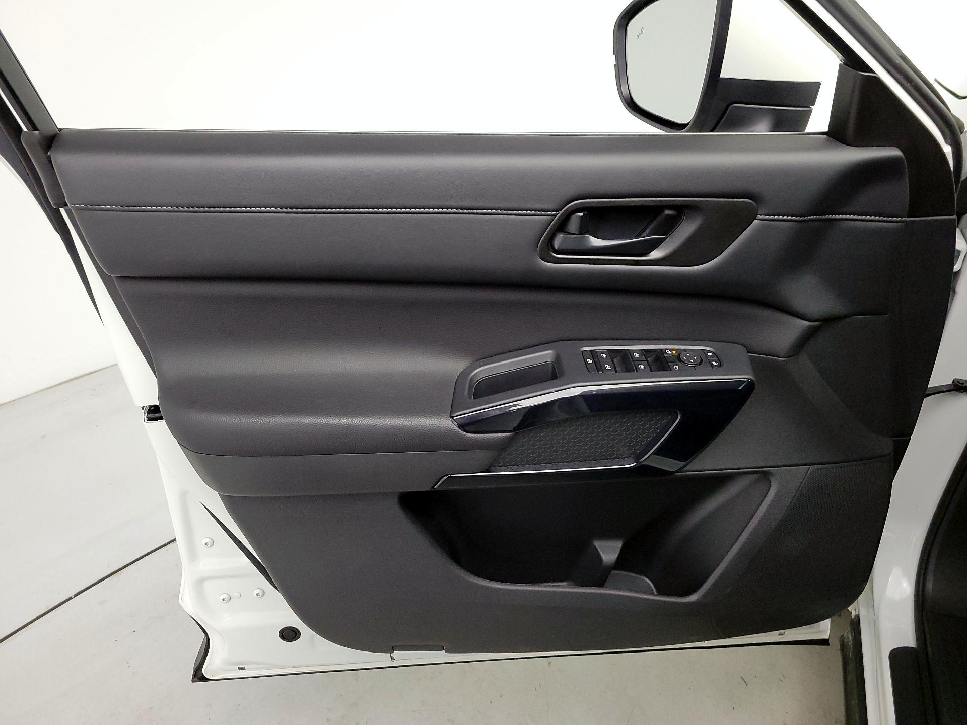 Thumbnail: 2025 Nissan Pathfinder - 12