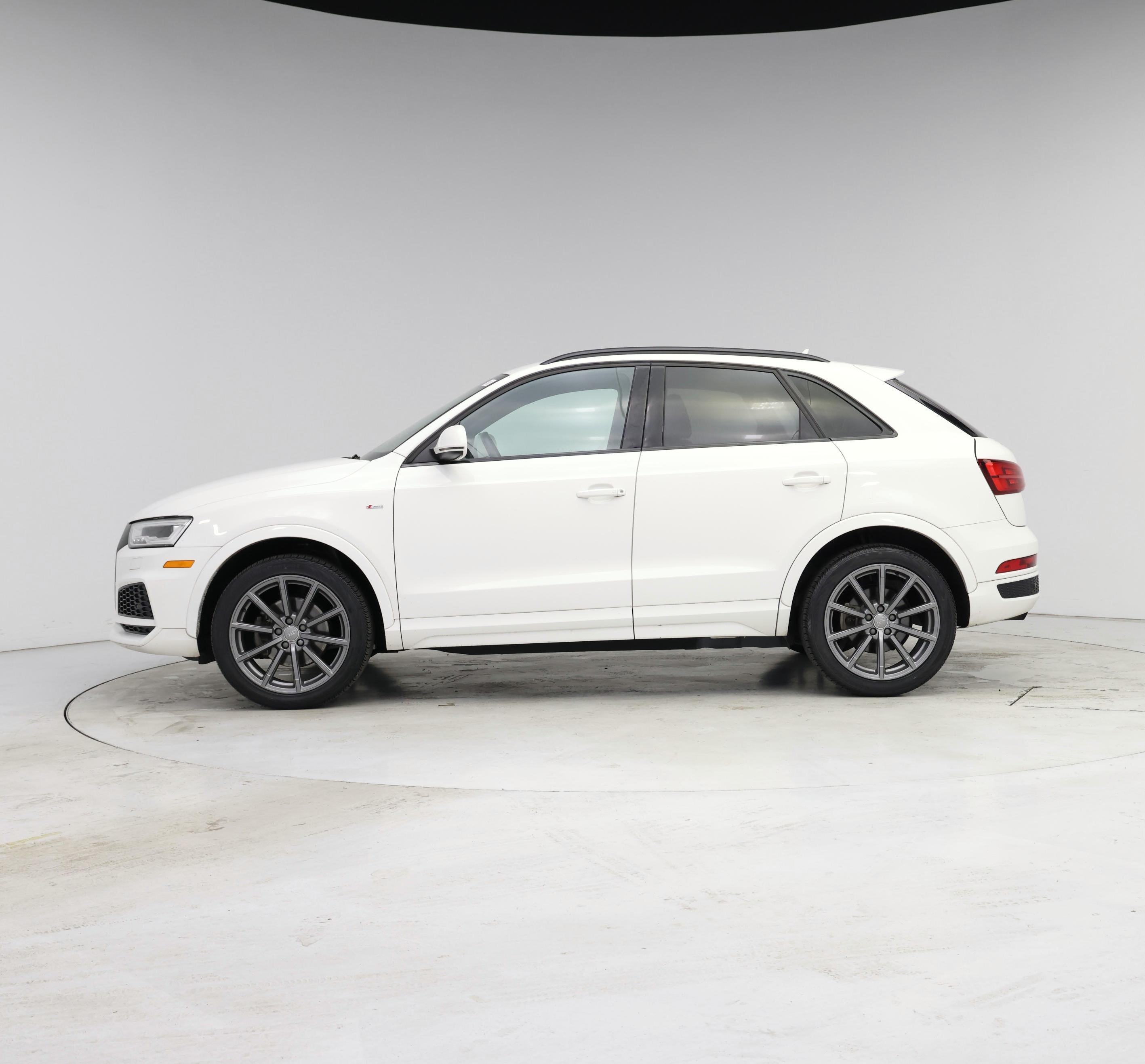 Thumbnail: 2018 Audi Q3 - 3