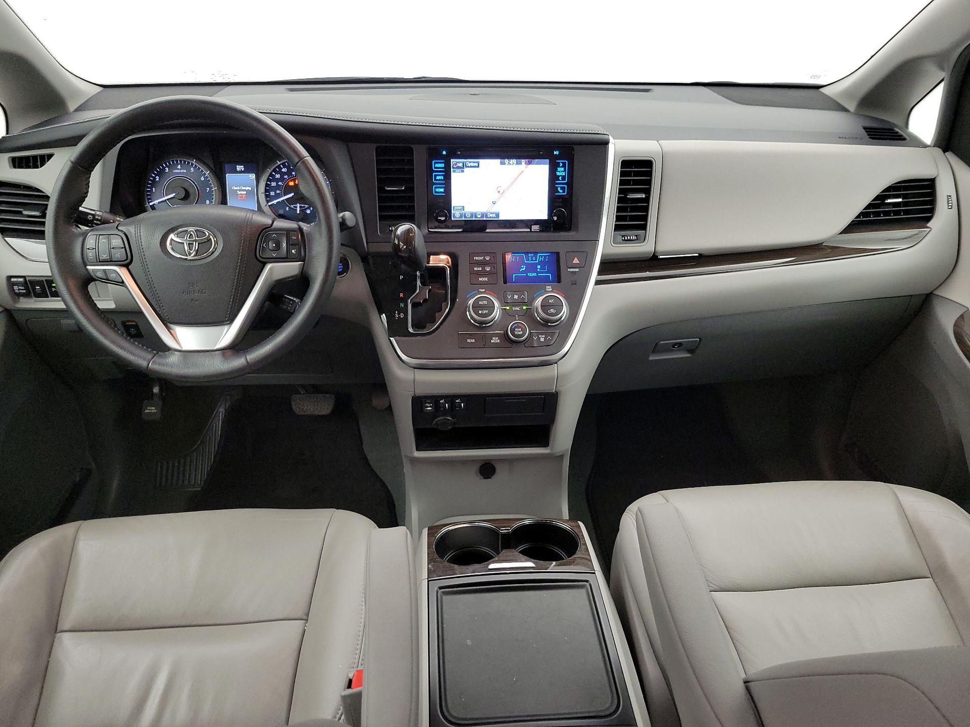 Thumbnail: 2017 Toyota Sienna - 9