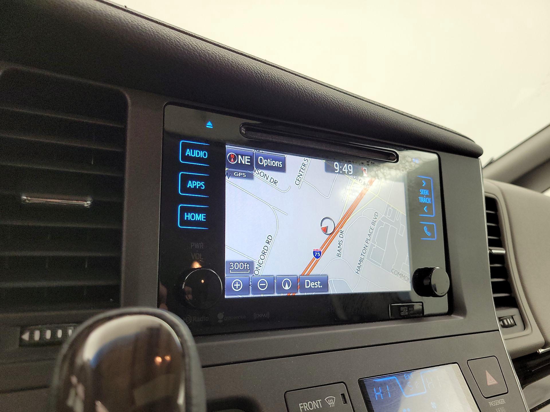 Thumbnail: 2017 Toyota Sienna - 14