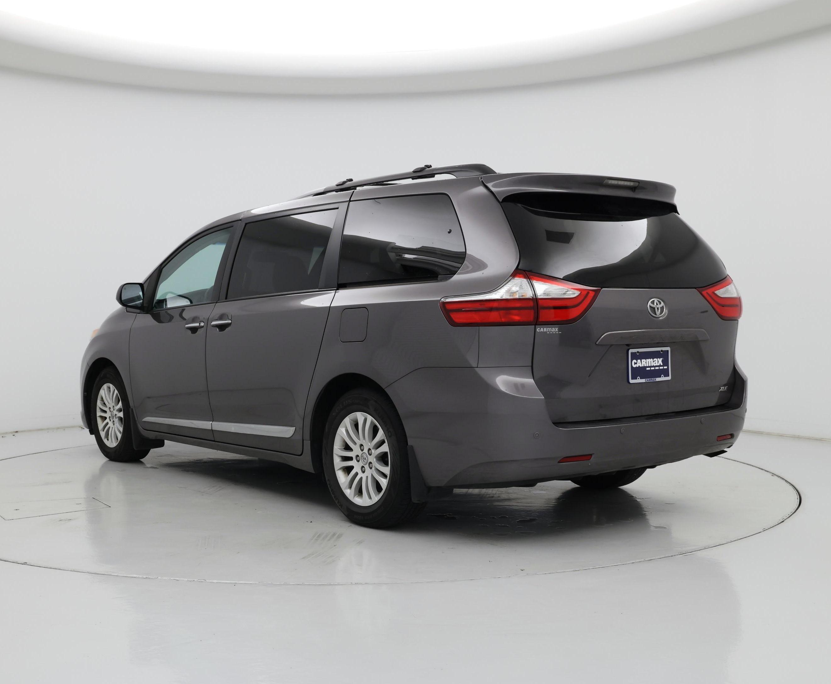 Thumbnail: 2017 Toyota Sienna - 2