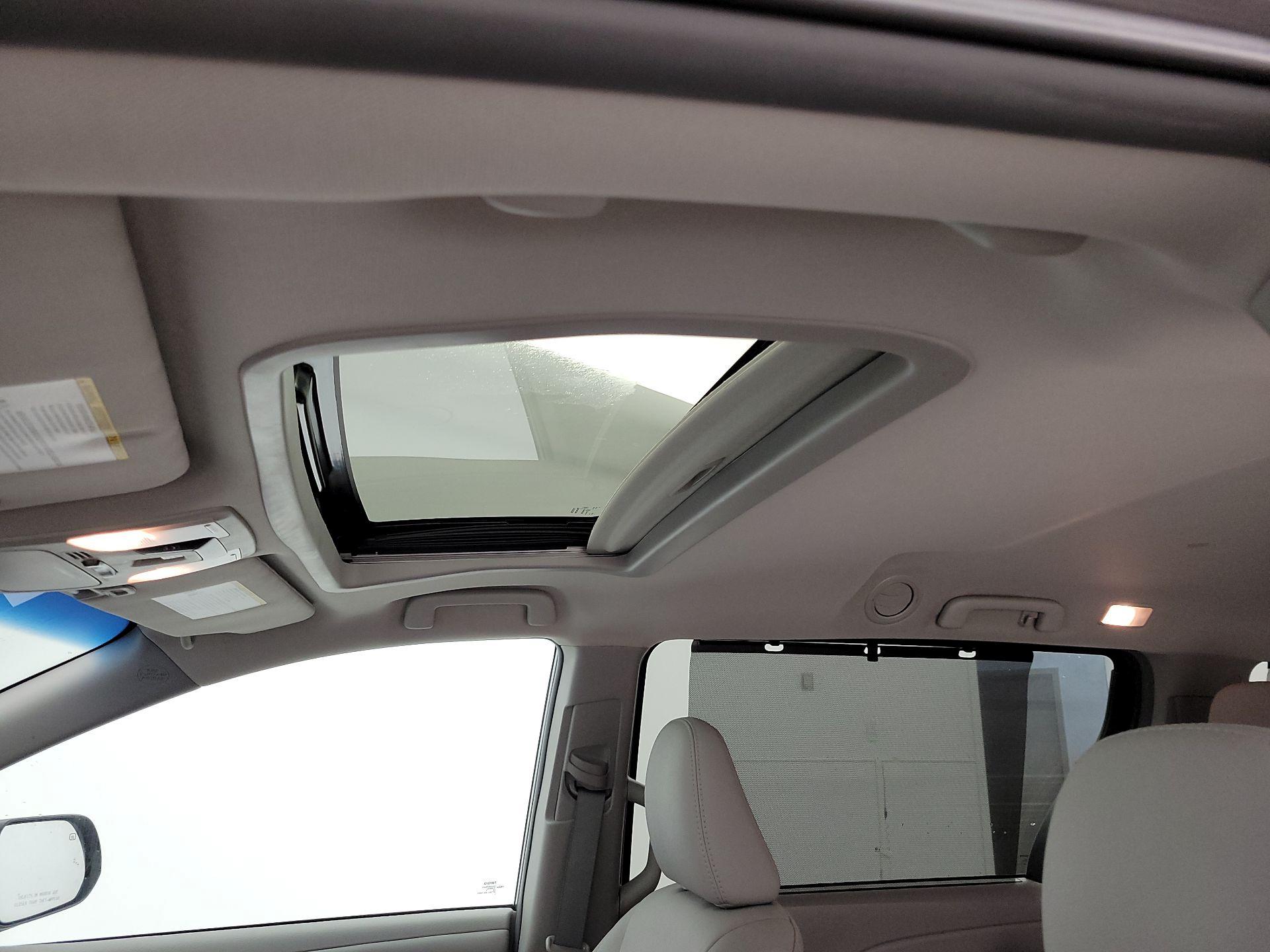 Thumbnail: 2017 Toyota Sienna - 20