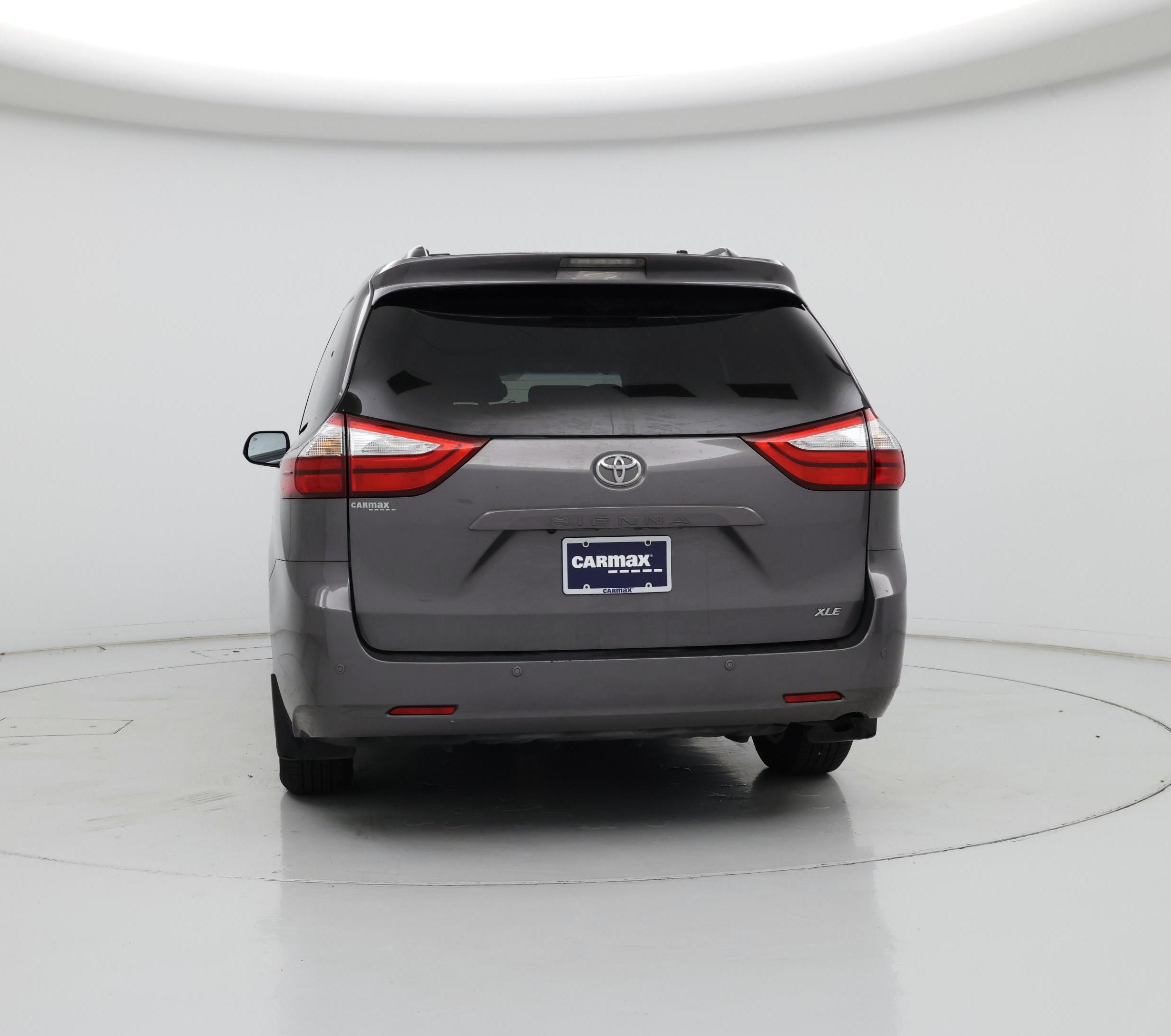 Thumbnail: 2017 Toyota Sienna - 6