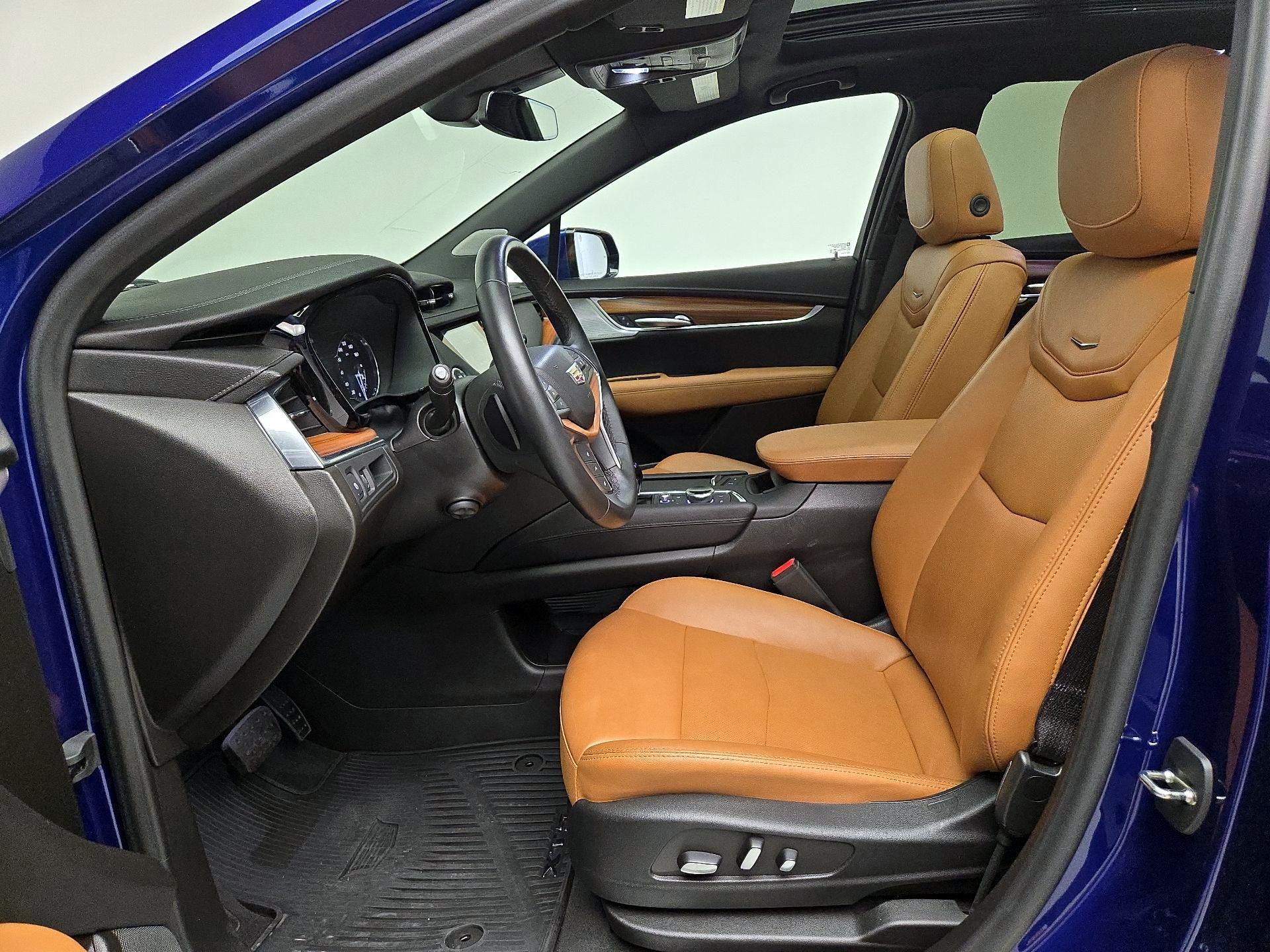 Thumbnail: 2023 Cadillac XT5 - 11