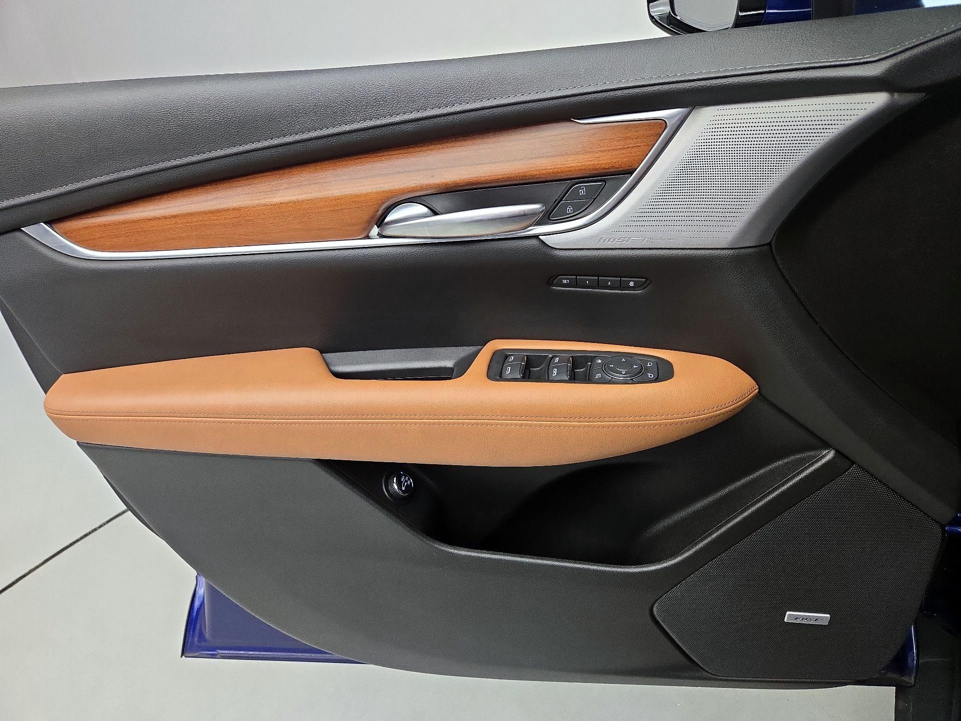 Thumbnail: 2023 Cadillac XT5 - 12