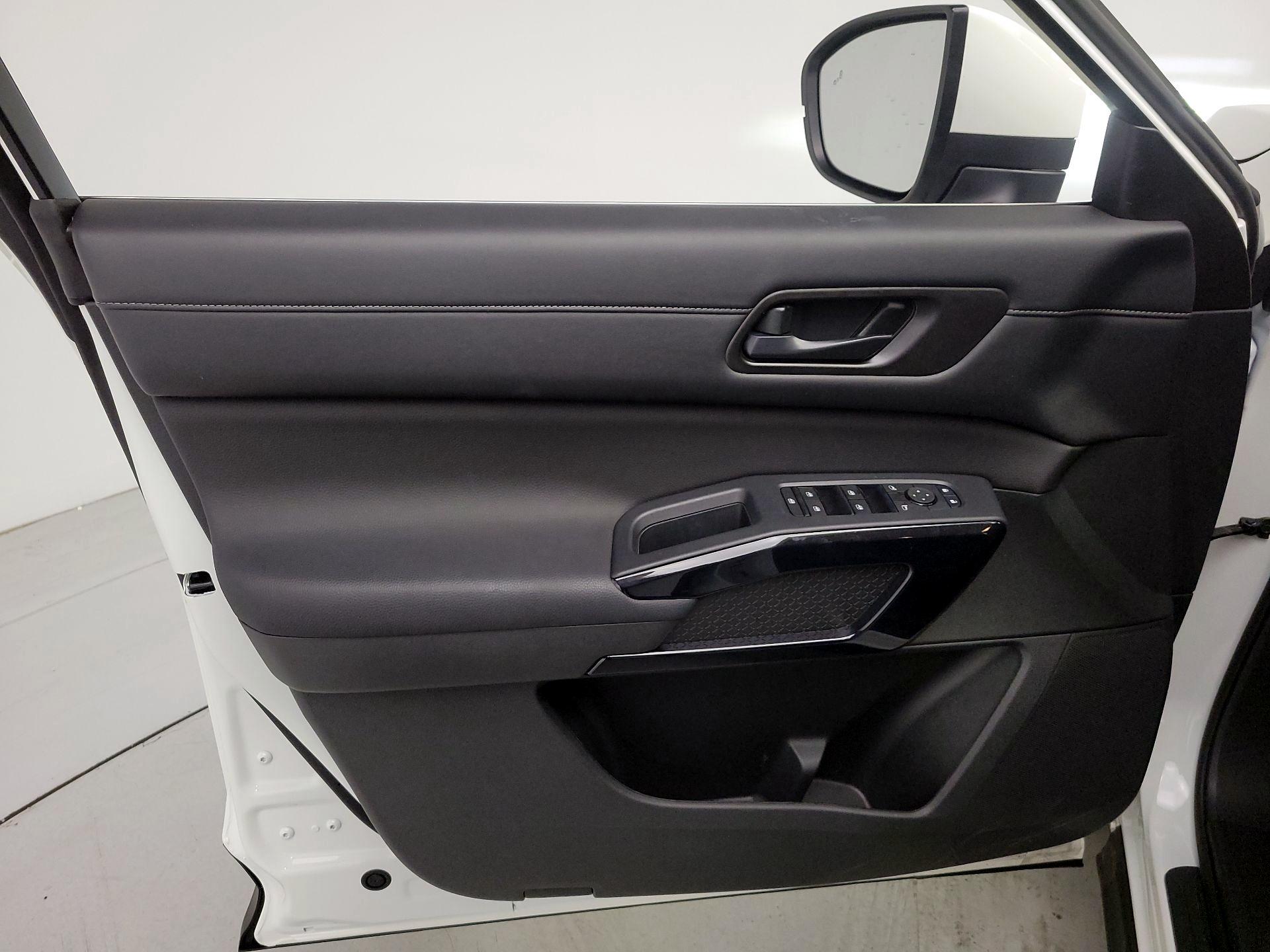 Thumbnail: 2025 Nissan Pathfinder - 12