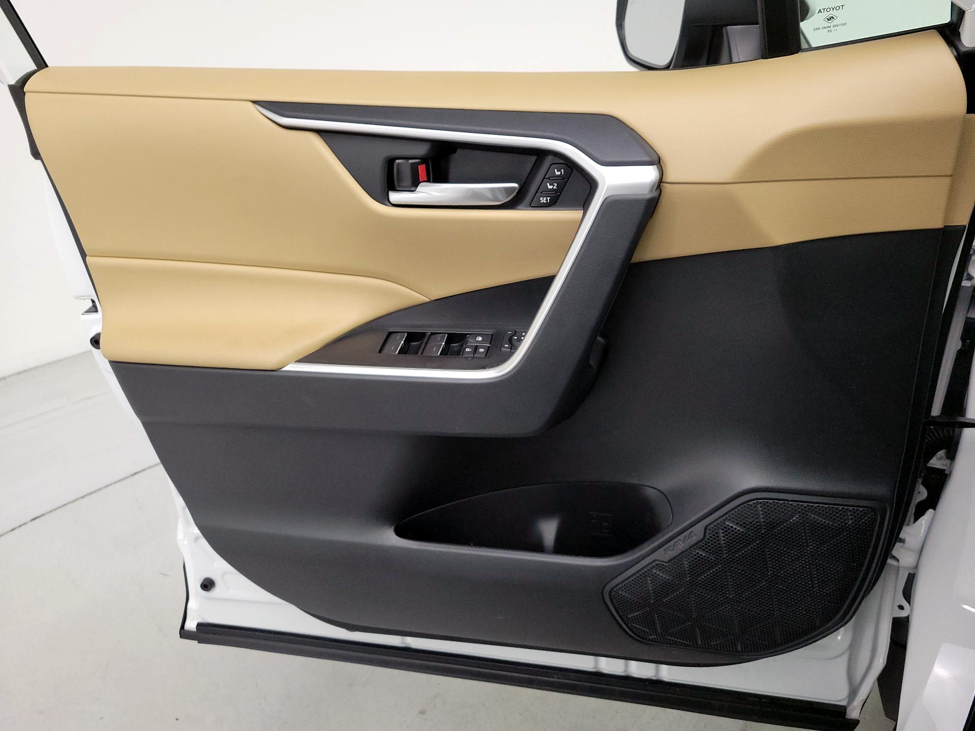 Thumbnail: 2025 Toyota RAV4 - 12