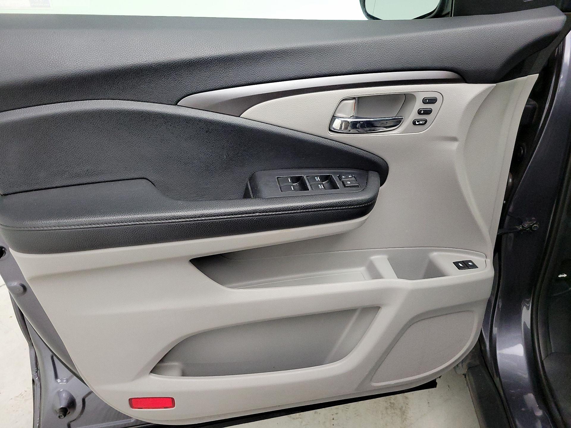 Thumbnail: 2019 Honda Pilot - 12