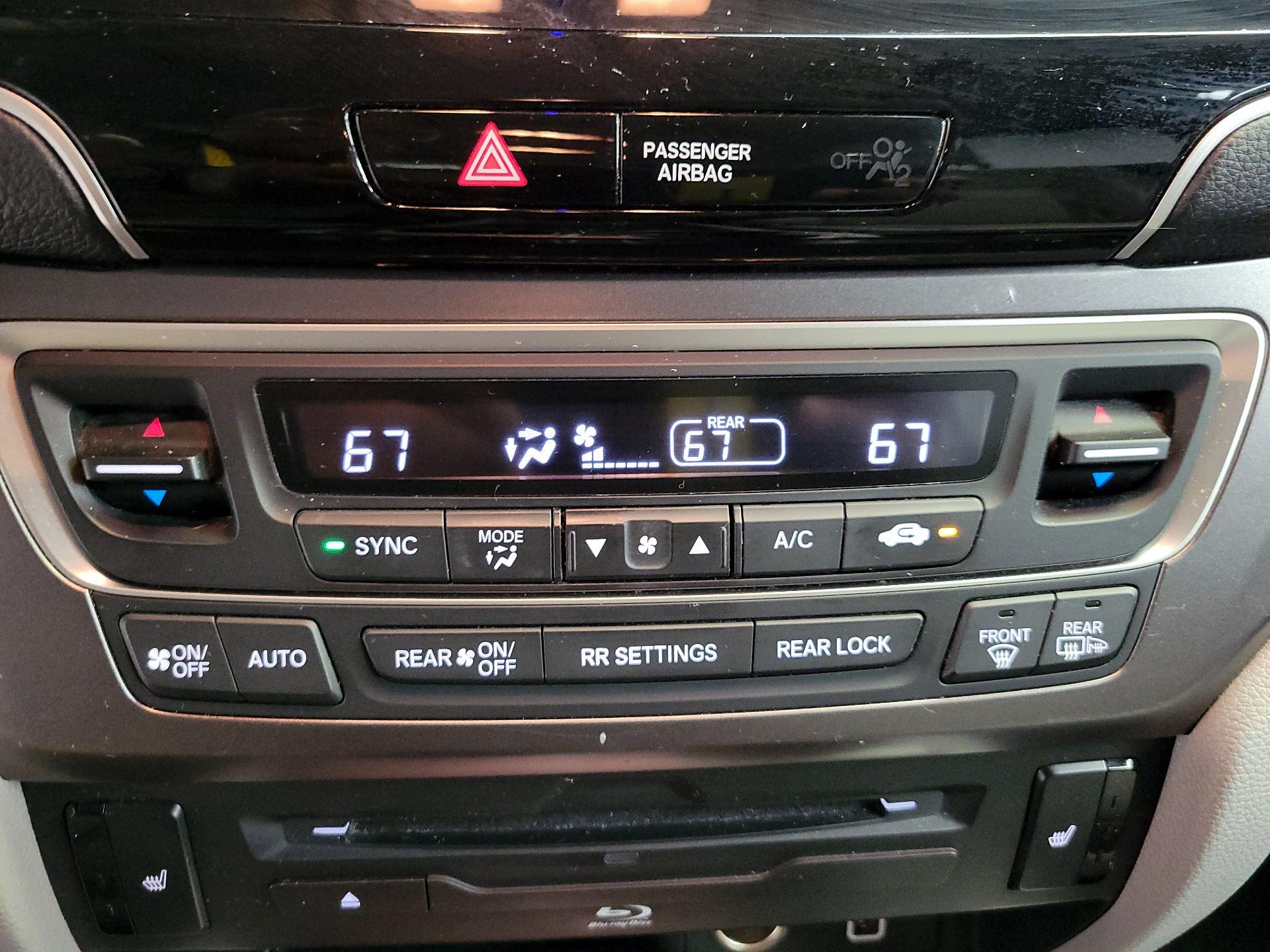 Thumbnail: 2019 Honda Pilot - 17