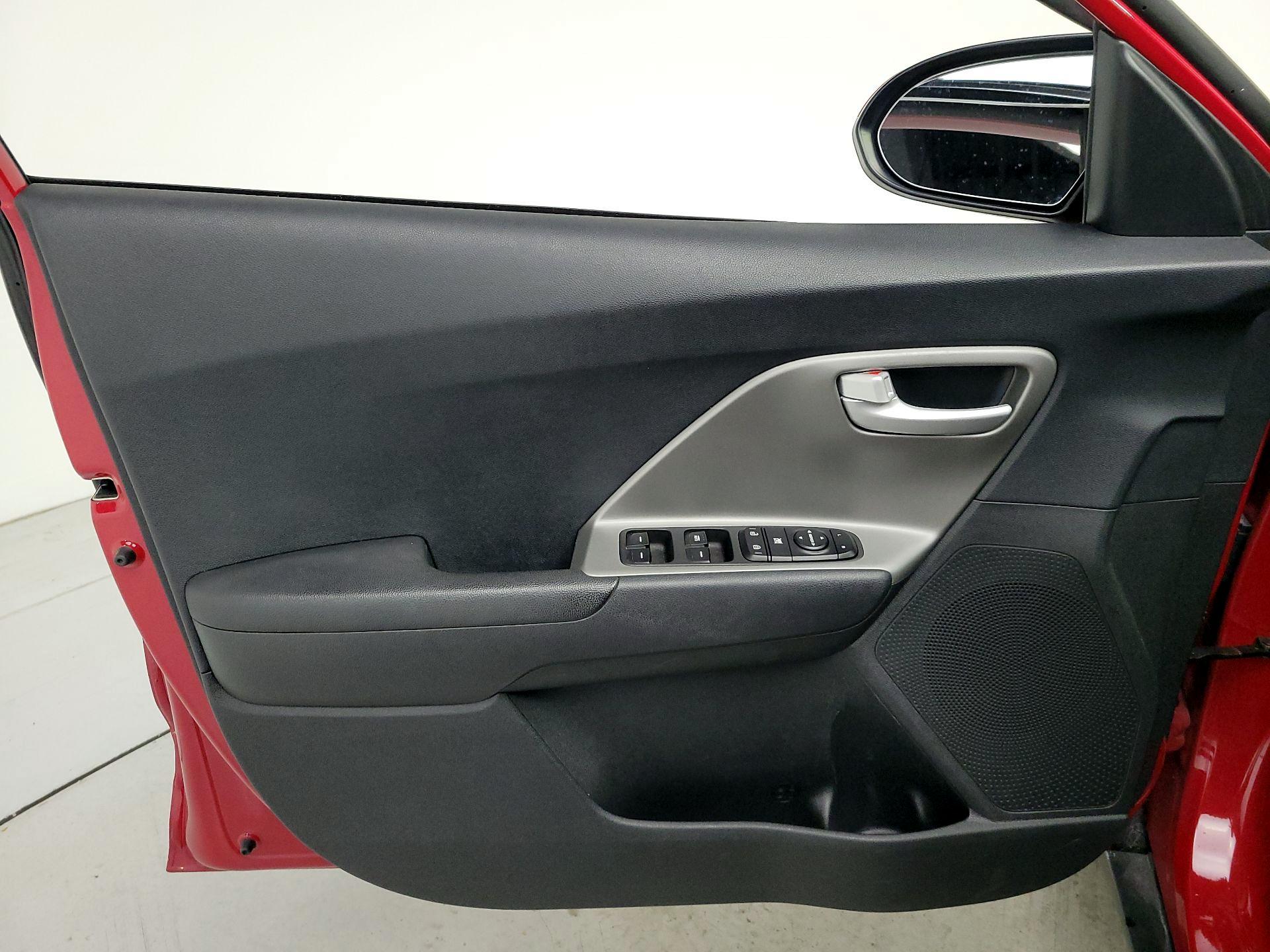 Thumbnail: 2018 Kia Niro - 12