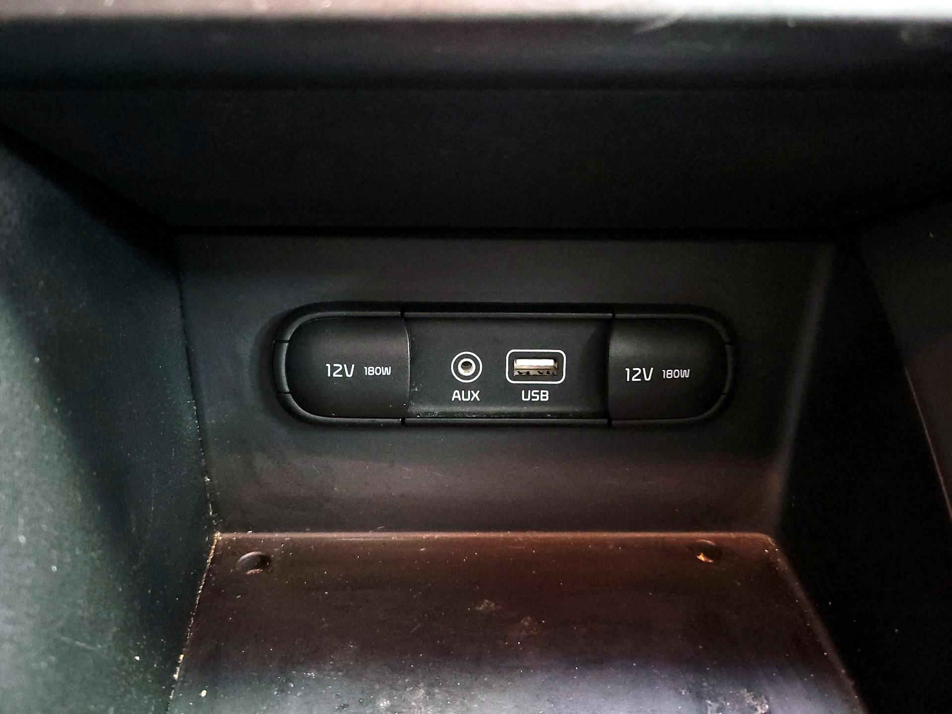 Thumbnail: 2018 Kia Niro - 18