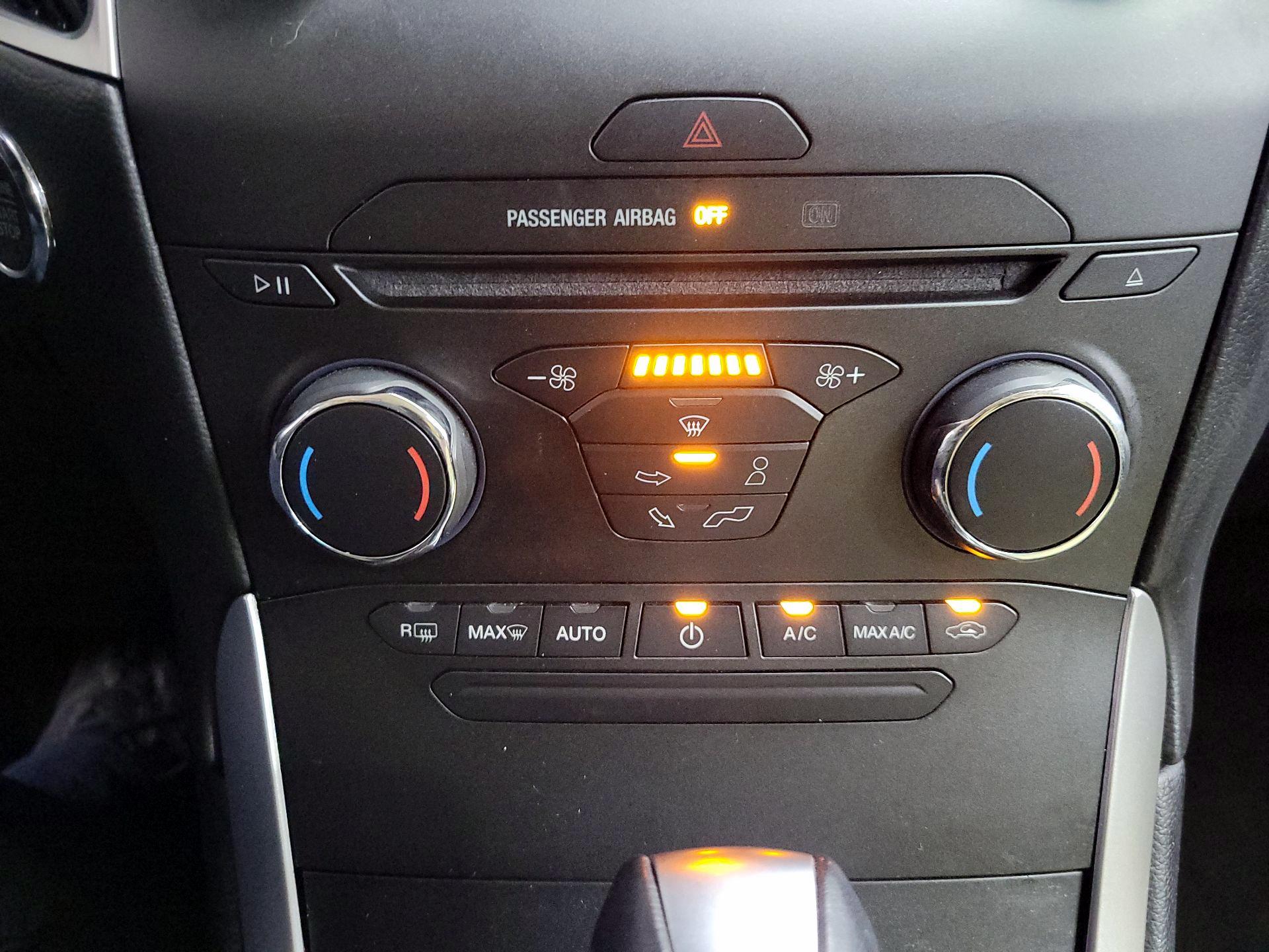 Thumbnail: 2017 Ford Edge - 16