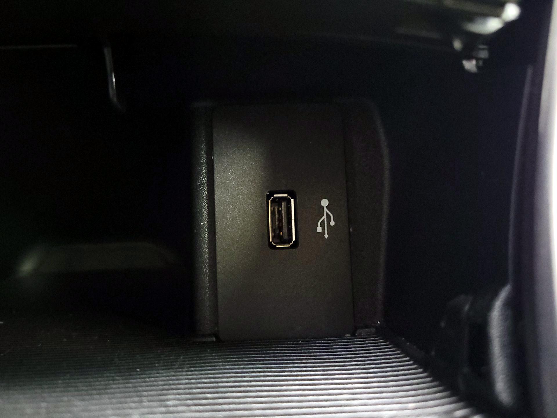 Thumbnail: 2017 Ford Edge - 18