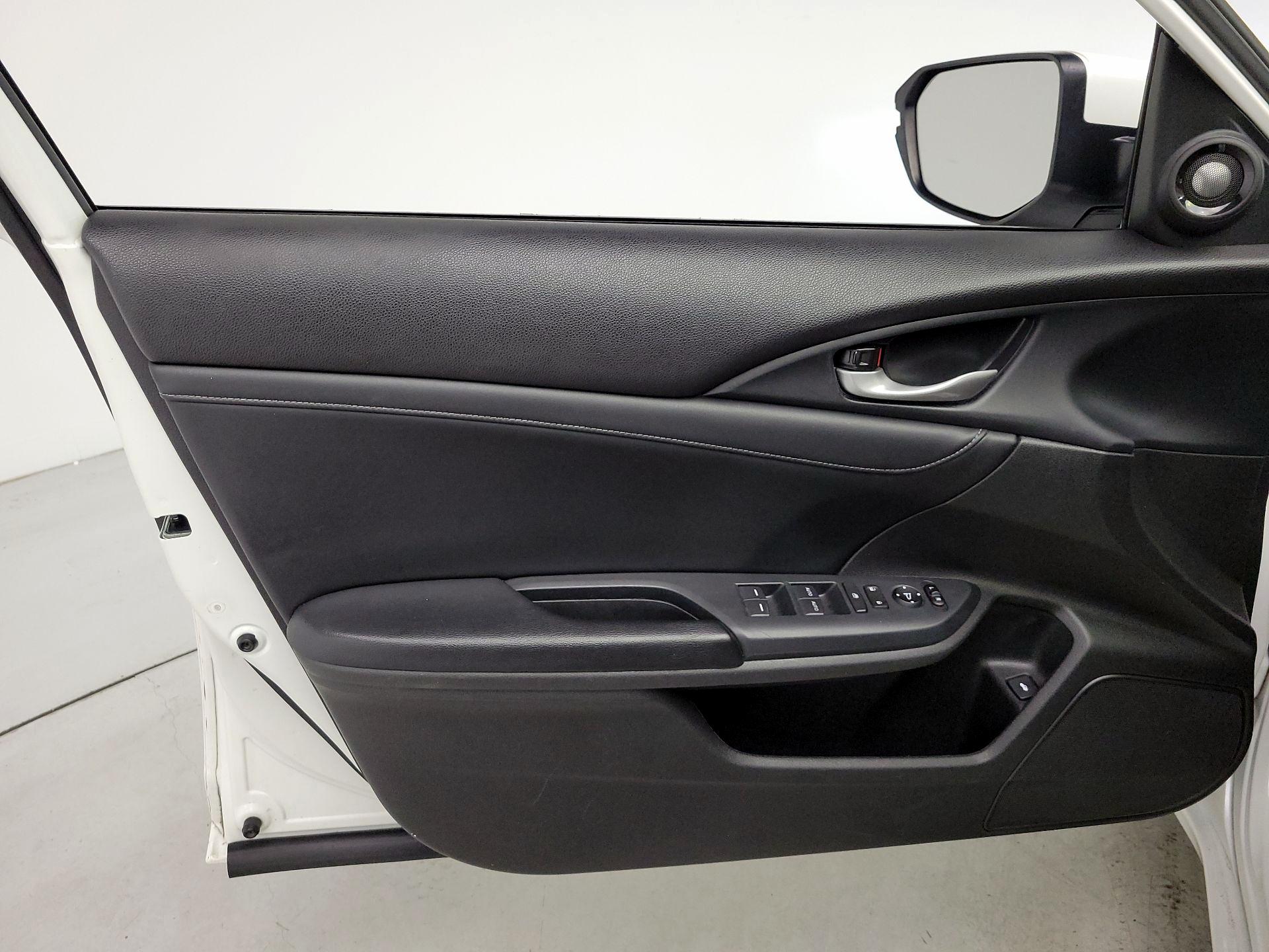 Thumbnail: 2019 Honda Insight - 12