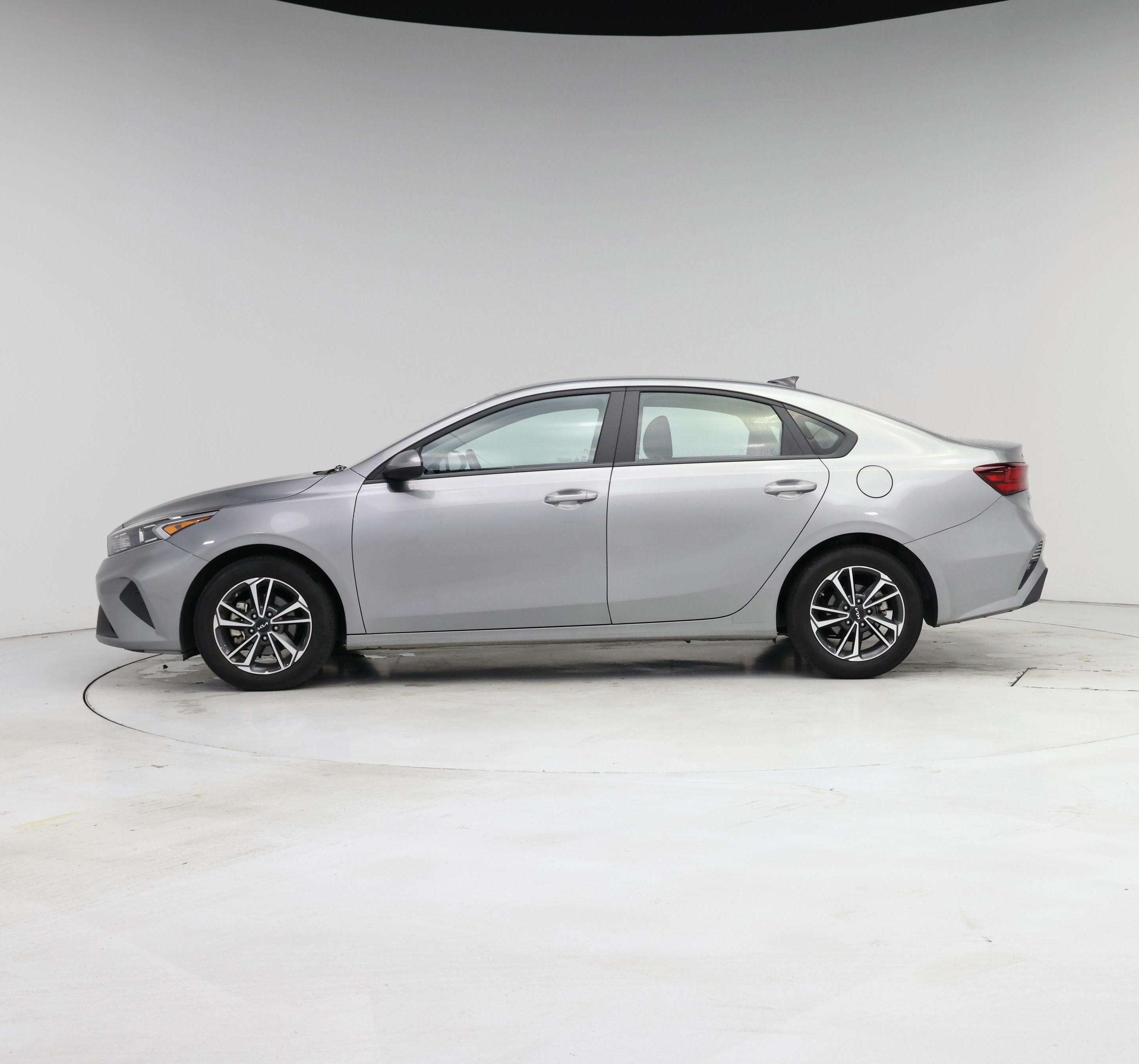 Thumbnail: 2024 Kia Forte - 3