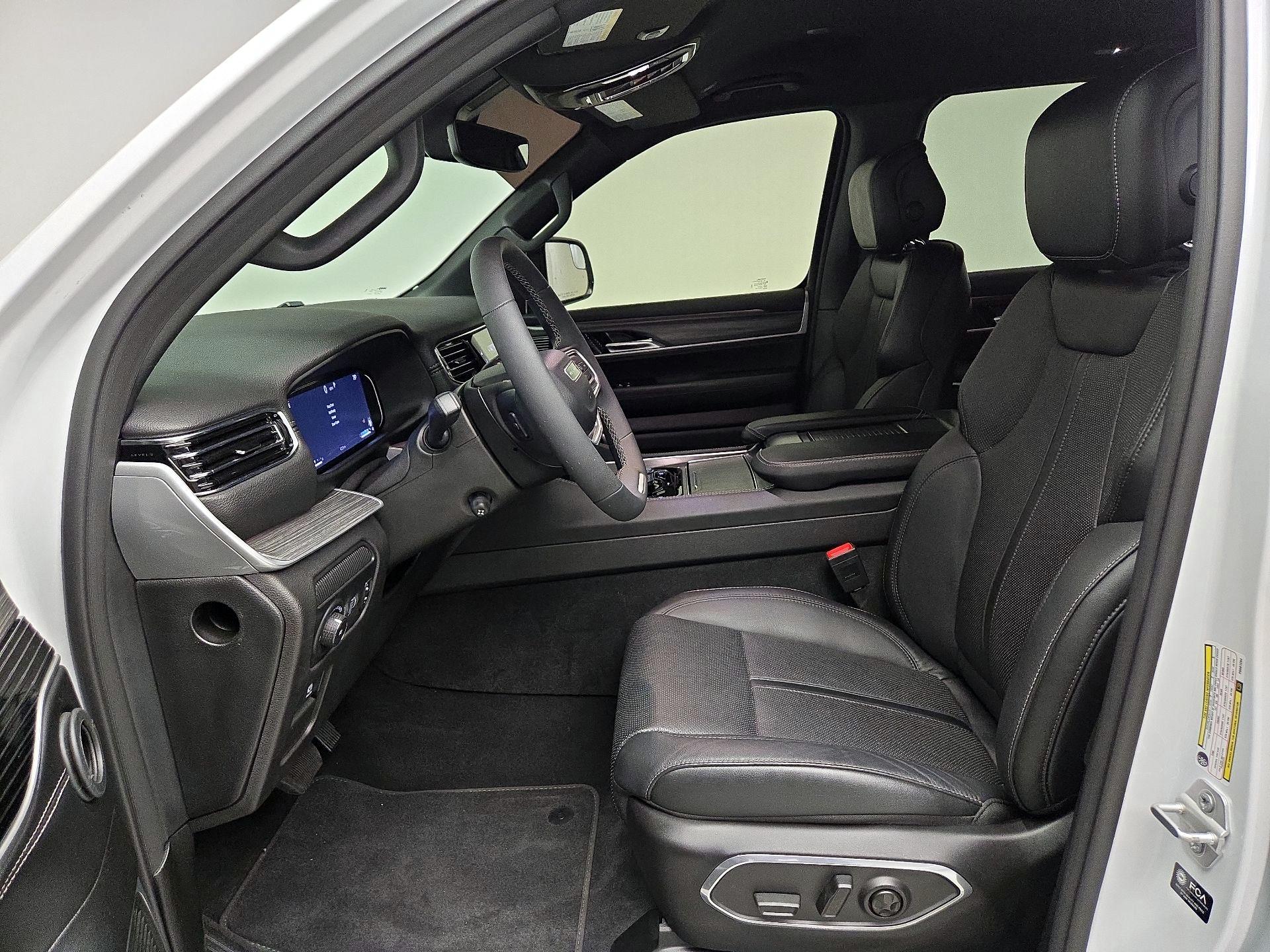 Thumbnail: 2023 Jeep Wagoneer - 11