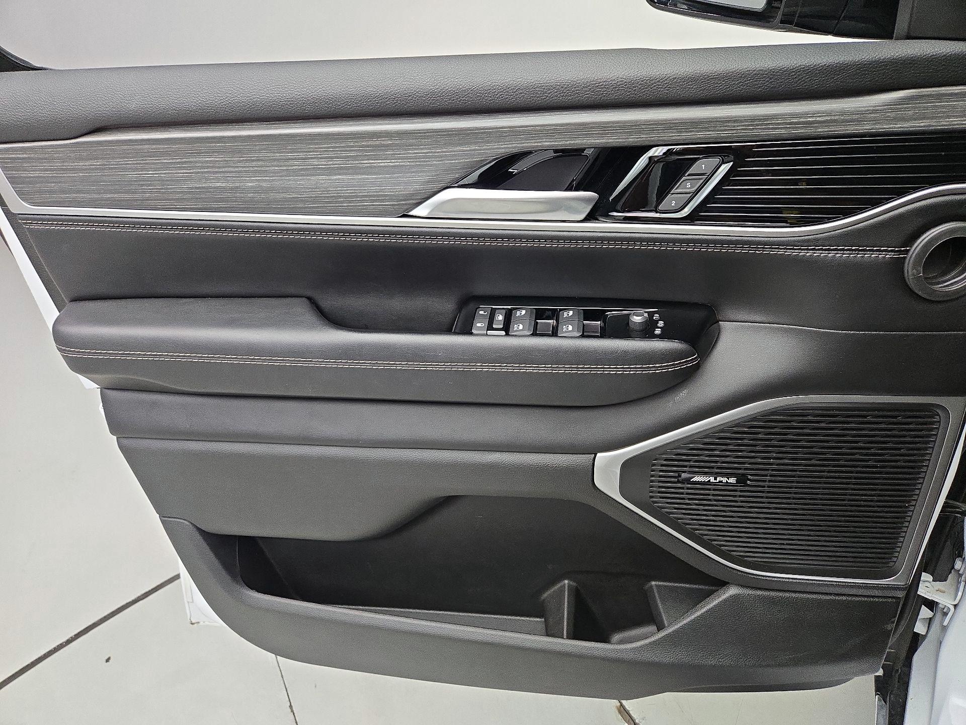 Thumbnail: 2023 Jeep Wagoneer - 12