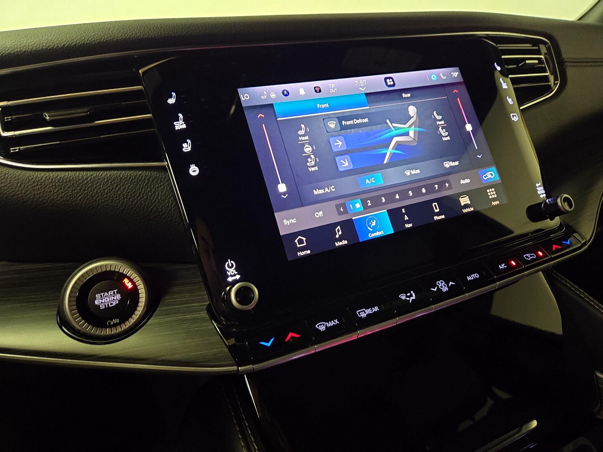 Thumbnail: 2023 Jeep Wagoneer - 17