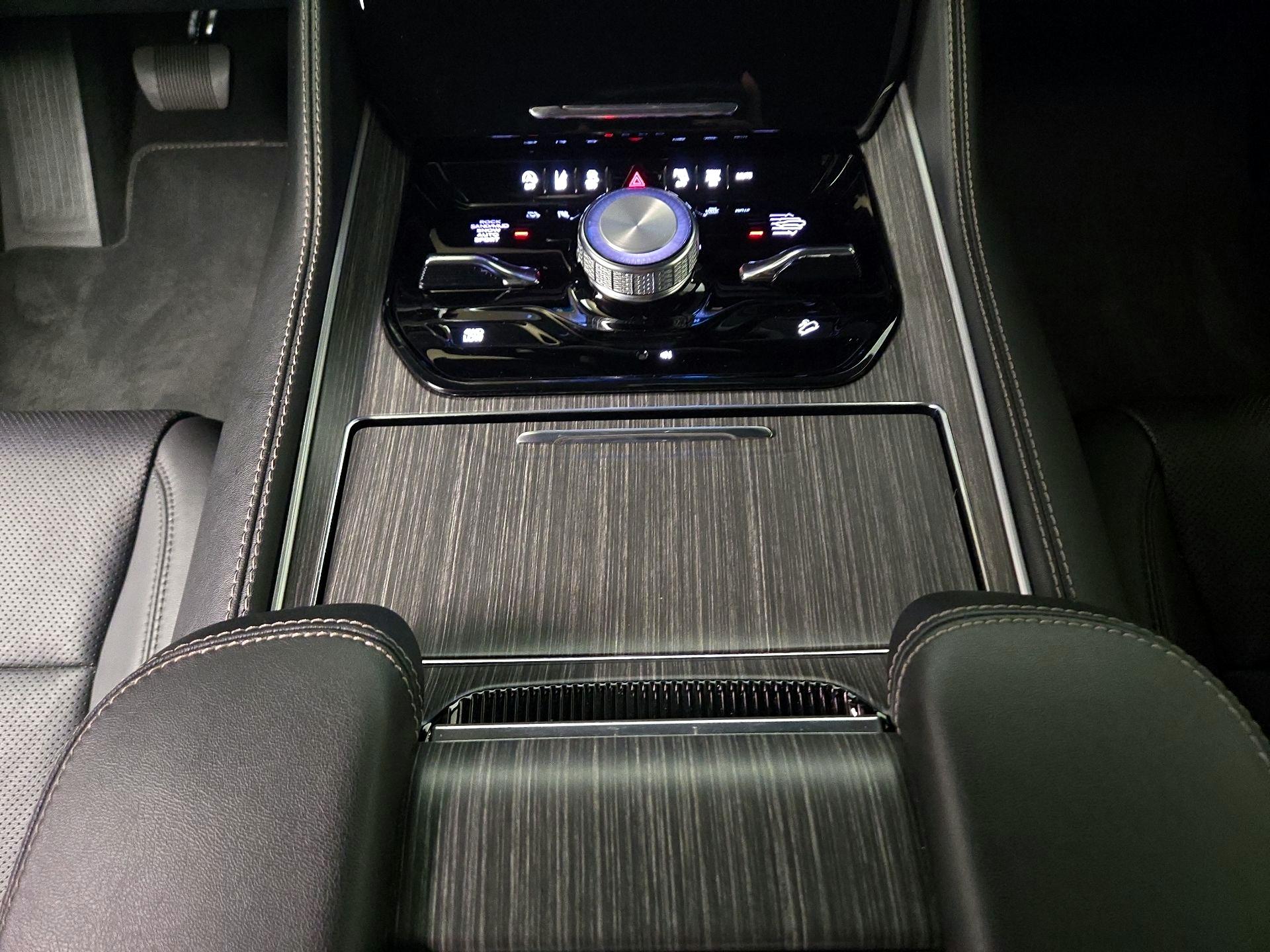 Thumbnail: 2023 Jeep Wagoneer - 18