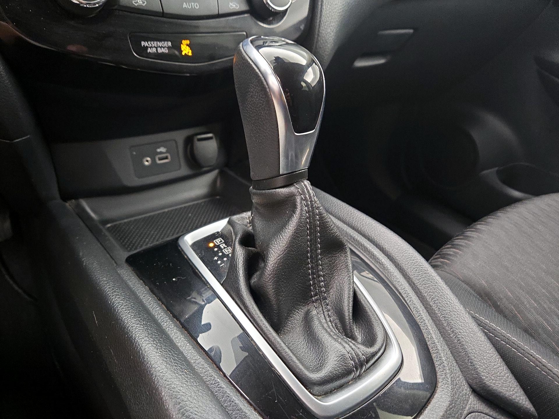 Thumbnail: 2019 Nissan Rogue - 17