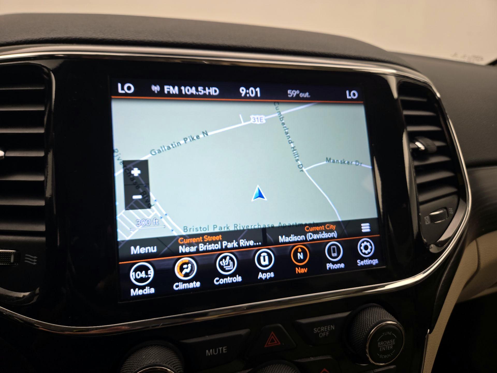 Thumbnail: 2022 Jeep Grand Cherokee - 14