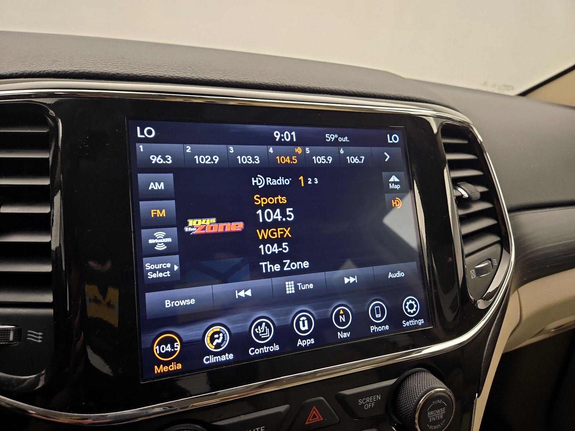 Thumbnail: 2022 Jeep Grand Cherokee - 16