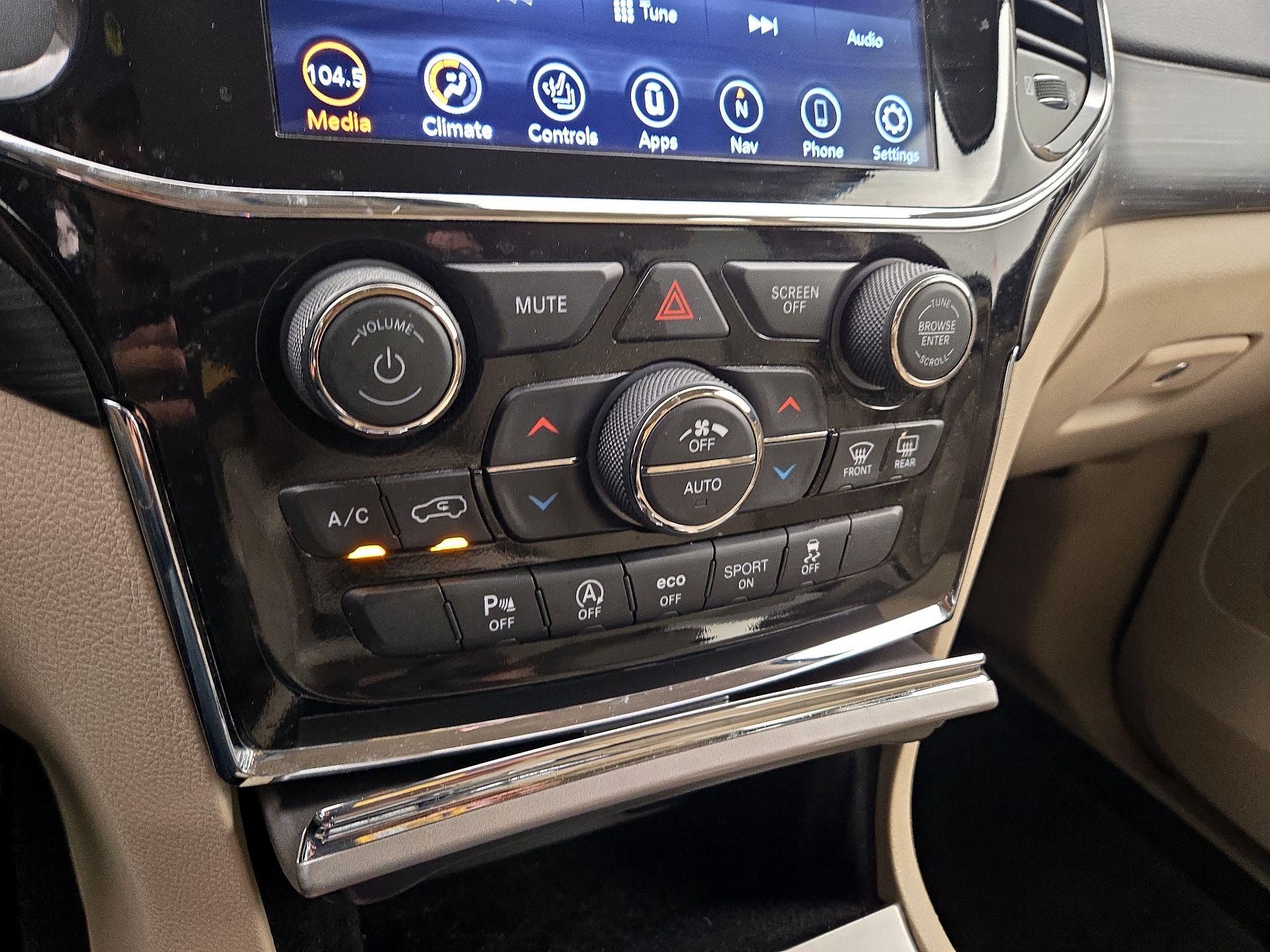 Thumbnail: 2022 Jeep Grand Cherokee - 17