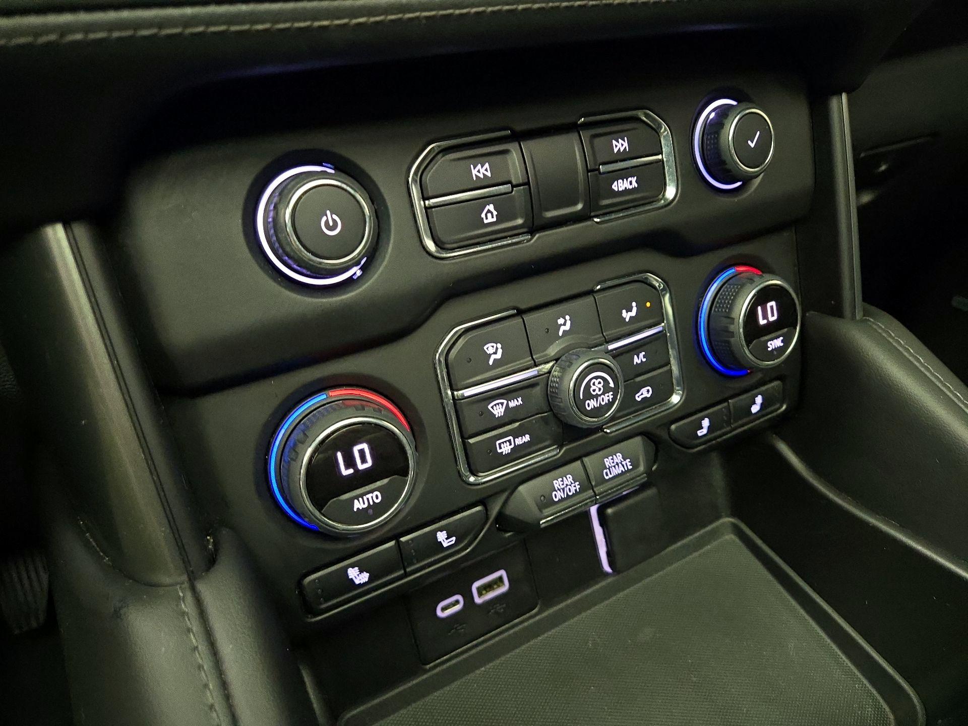 Thumbnail: 2022 Chevrolet Suburban - 17