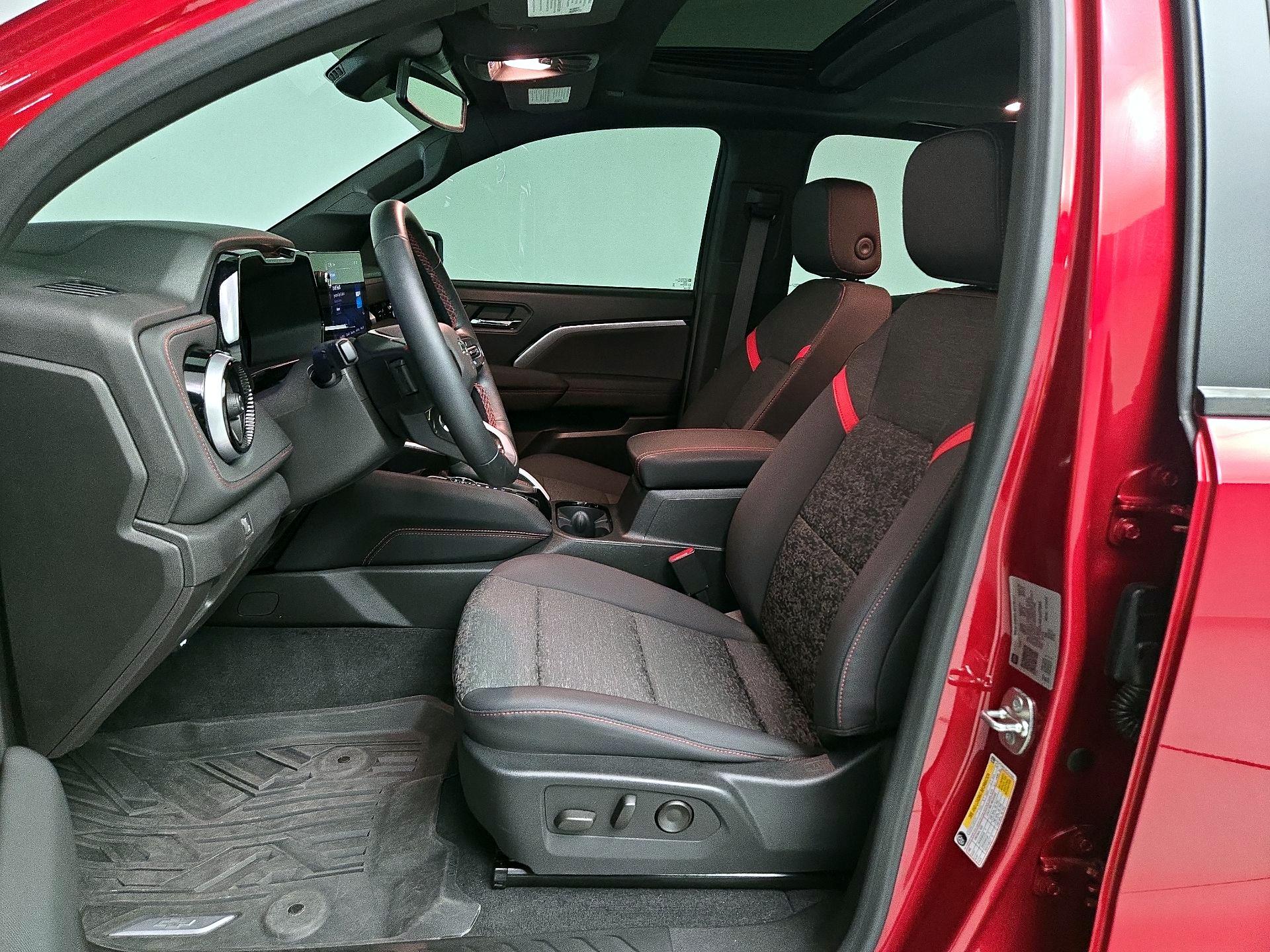 Thumbnail: 2024 Chevrolet Colorado - 11
