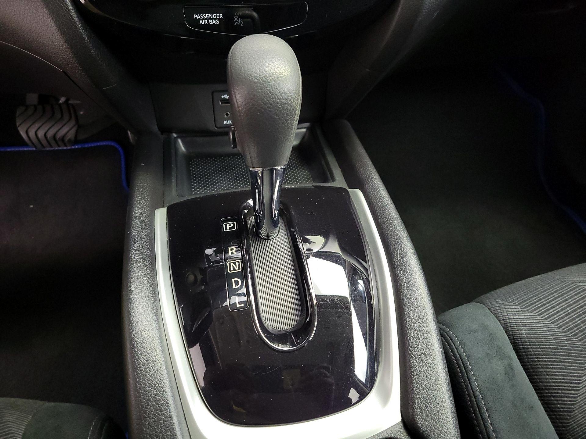 Thumbnail: 2015 Nissan Rogue - 18