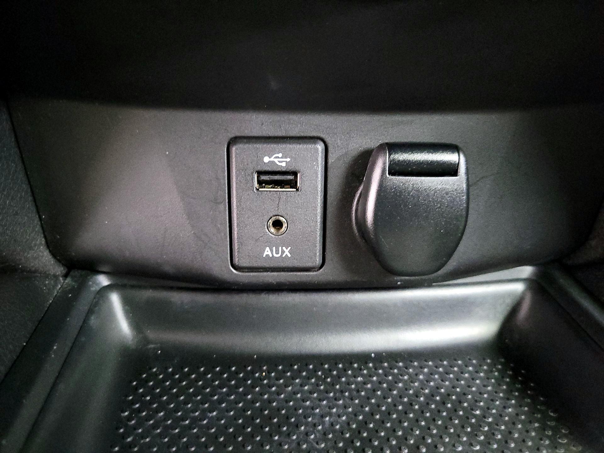 Thumbnail: 2015 Nissan Rogue - 19