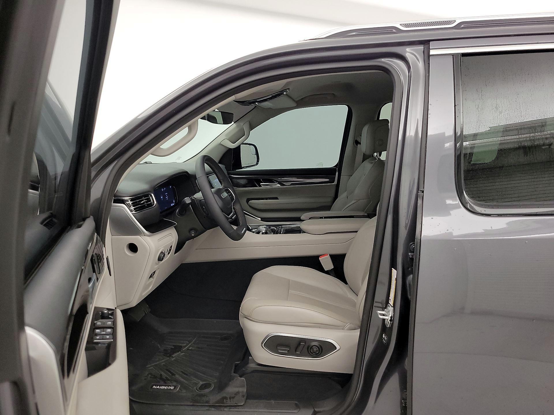 Thumbnail: 2024 Jeep Wagoneer - 11