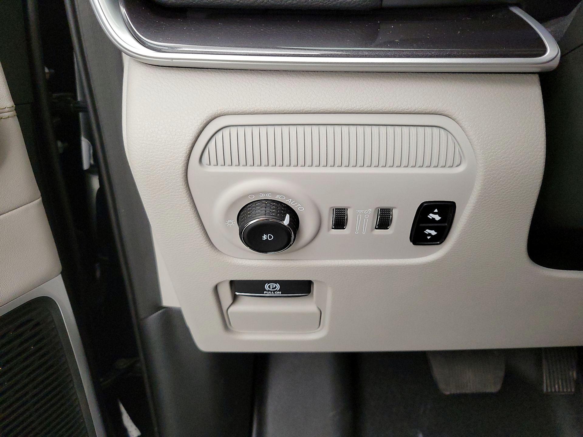 Thumbnail: 2024 Jeep Wagoneer - 13