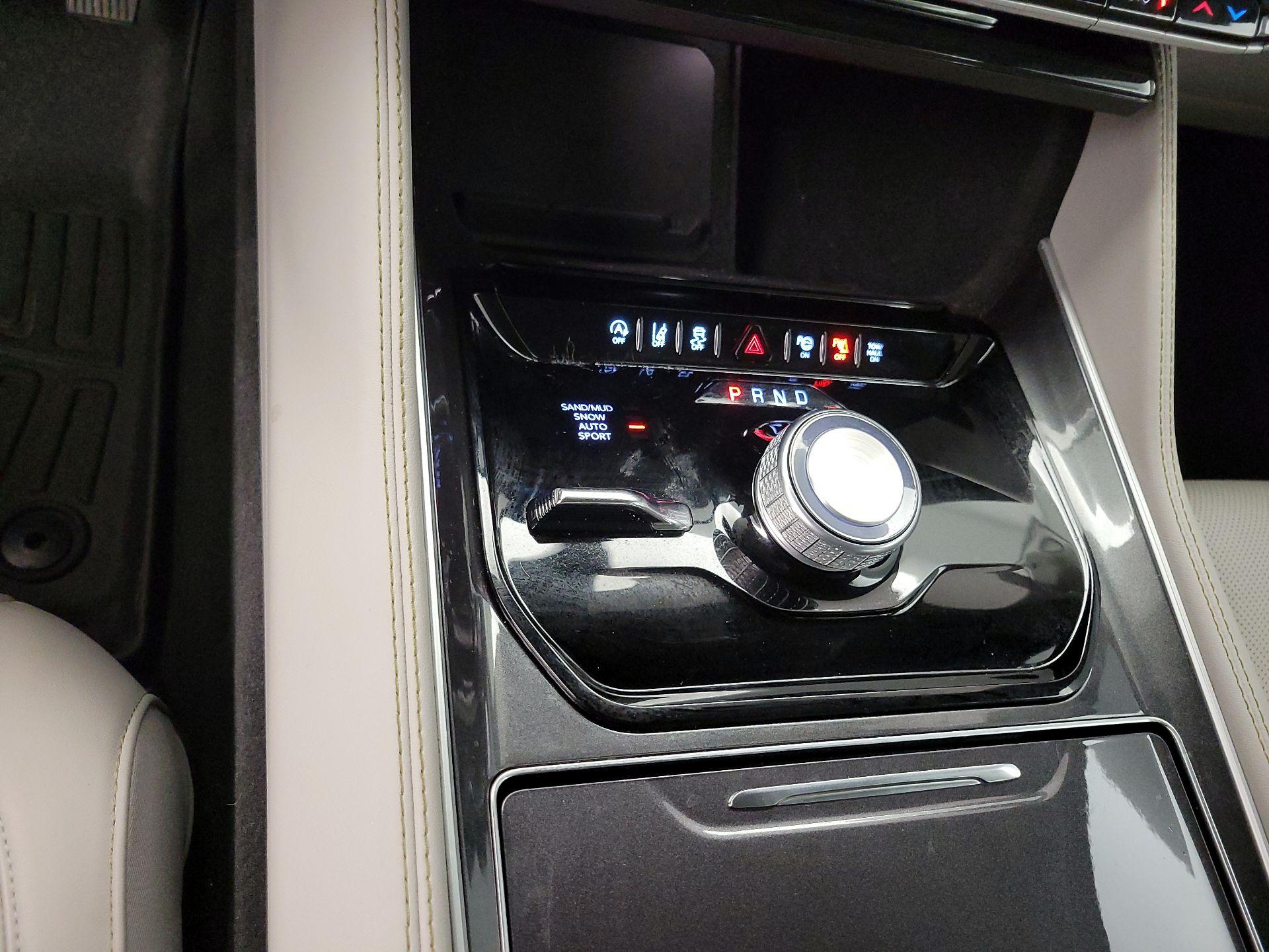 Thumbnail: 2024 Jeep Wagoneer - 18