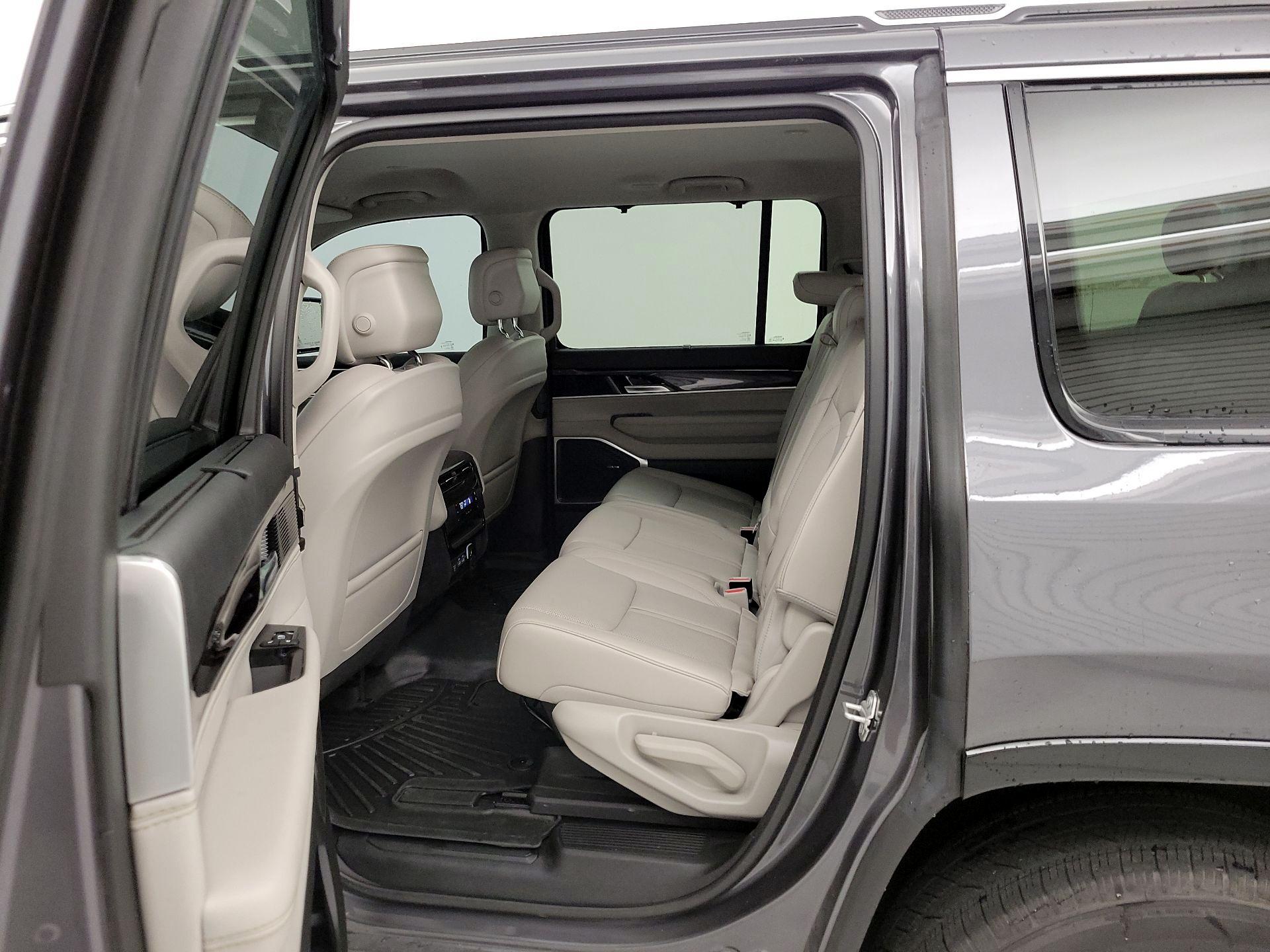 Thumbnail: 2024 Jeep Wagoneer - 20