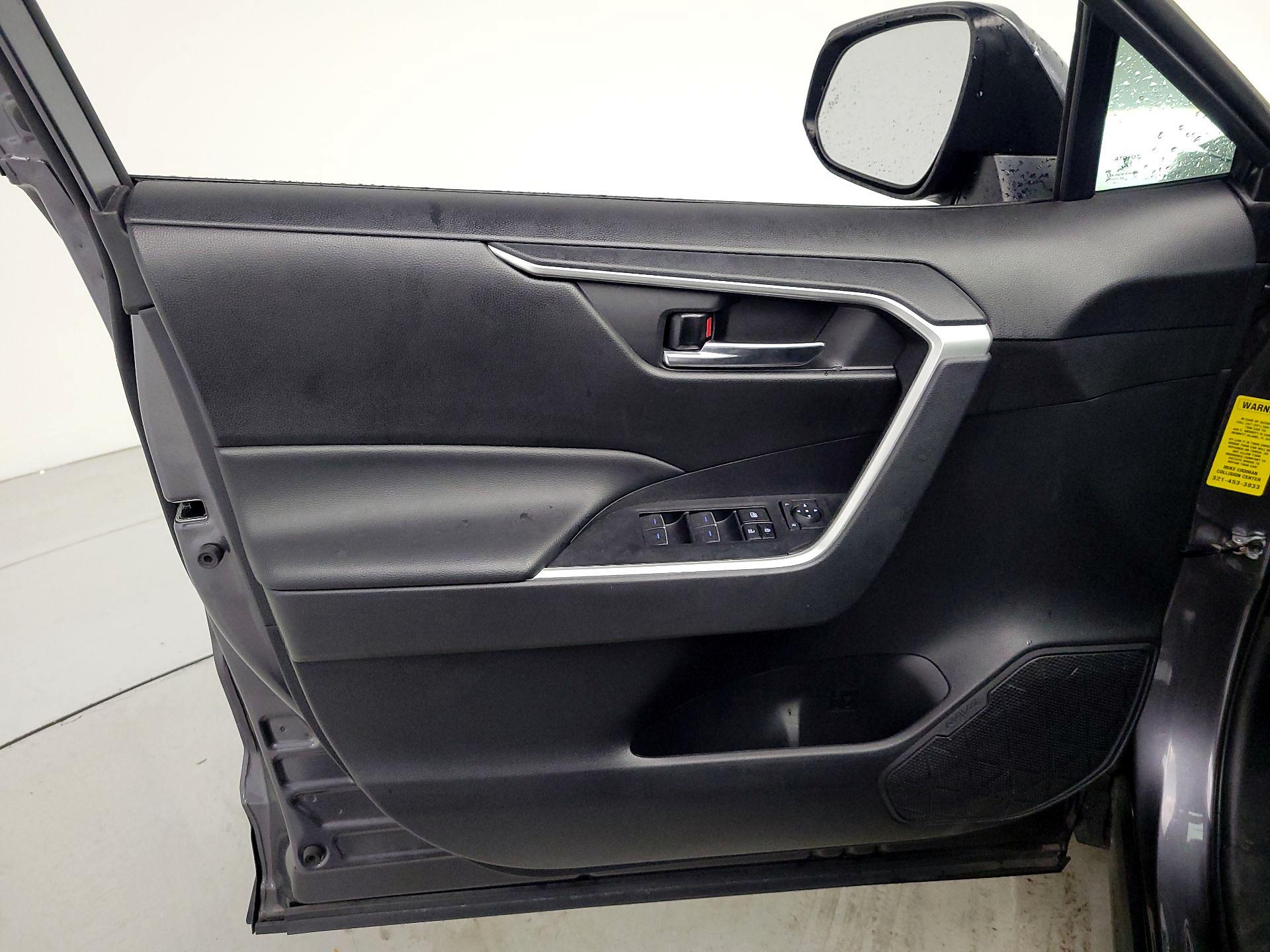 Thumbnail: 2022 Toyota RAV4 - 12