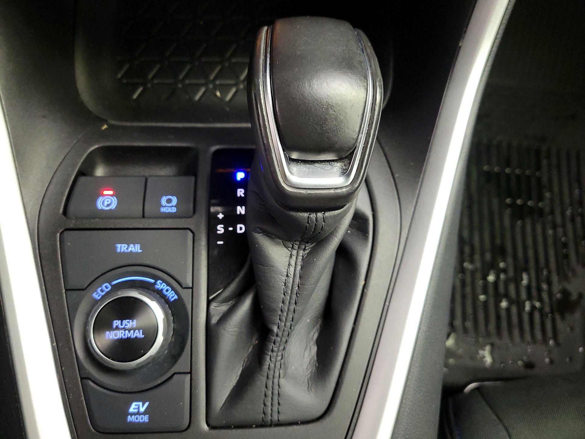 Thumbnail: 2022 Toyota RAV4 - 17