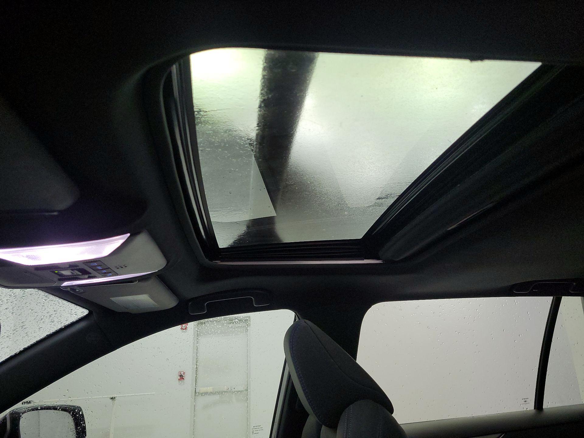 Thumbnail: 2022 Toyota RAV4 - 19