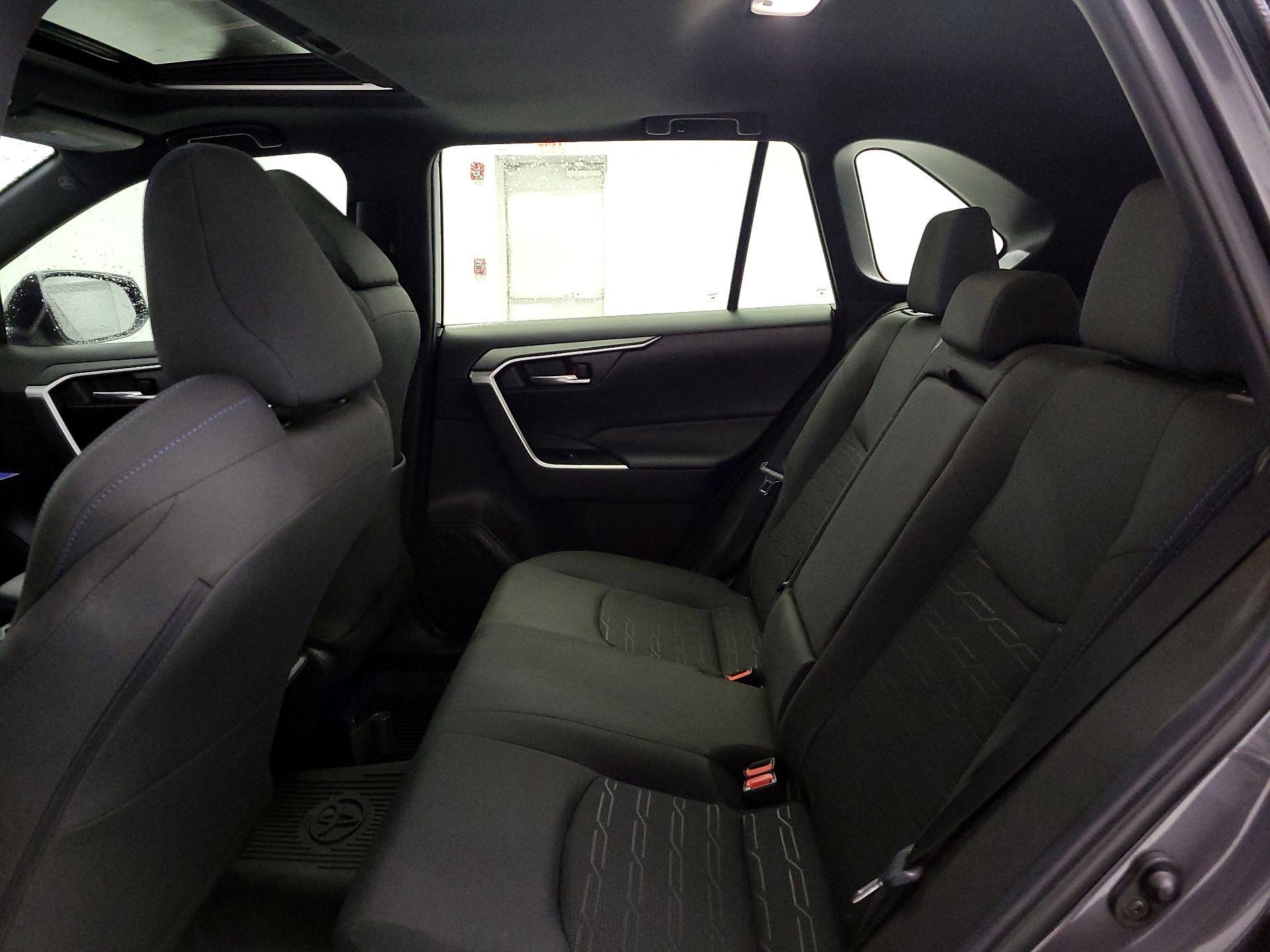 Thumbnail: 2022 Toyota RAV4 - 20