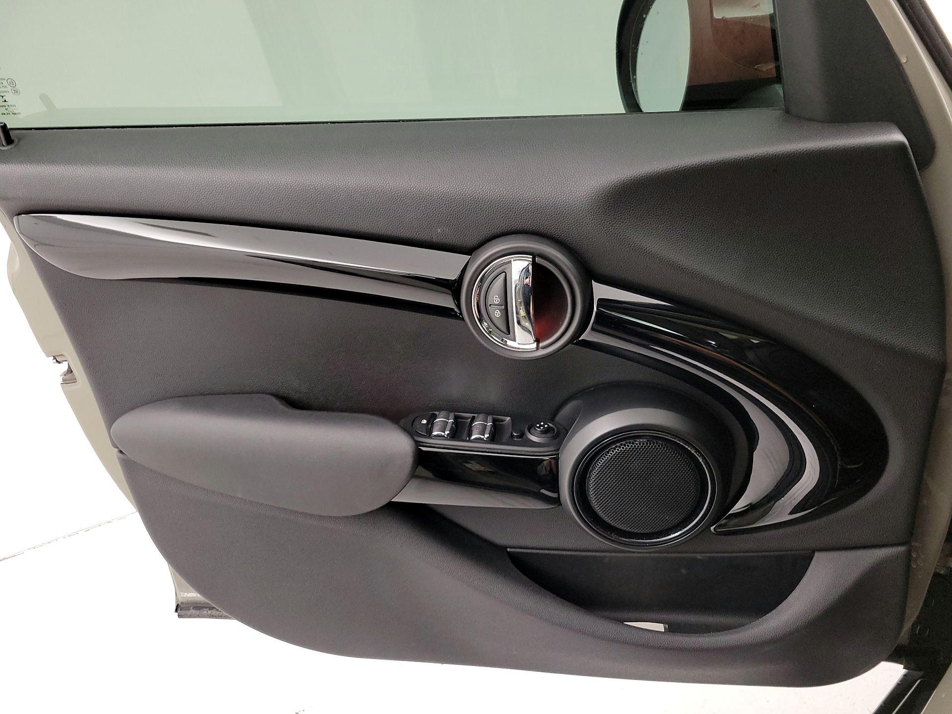 Thumbnail: 2019 MINI Cooper Hardtop - 12