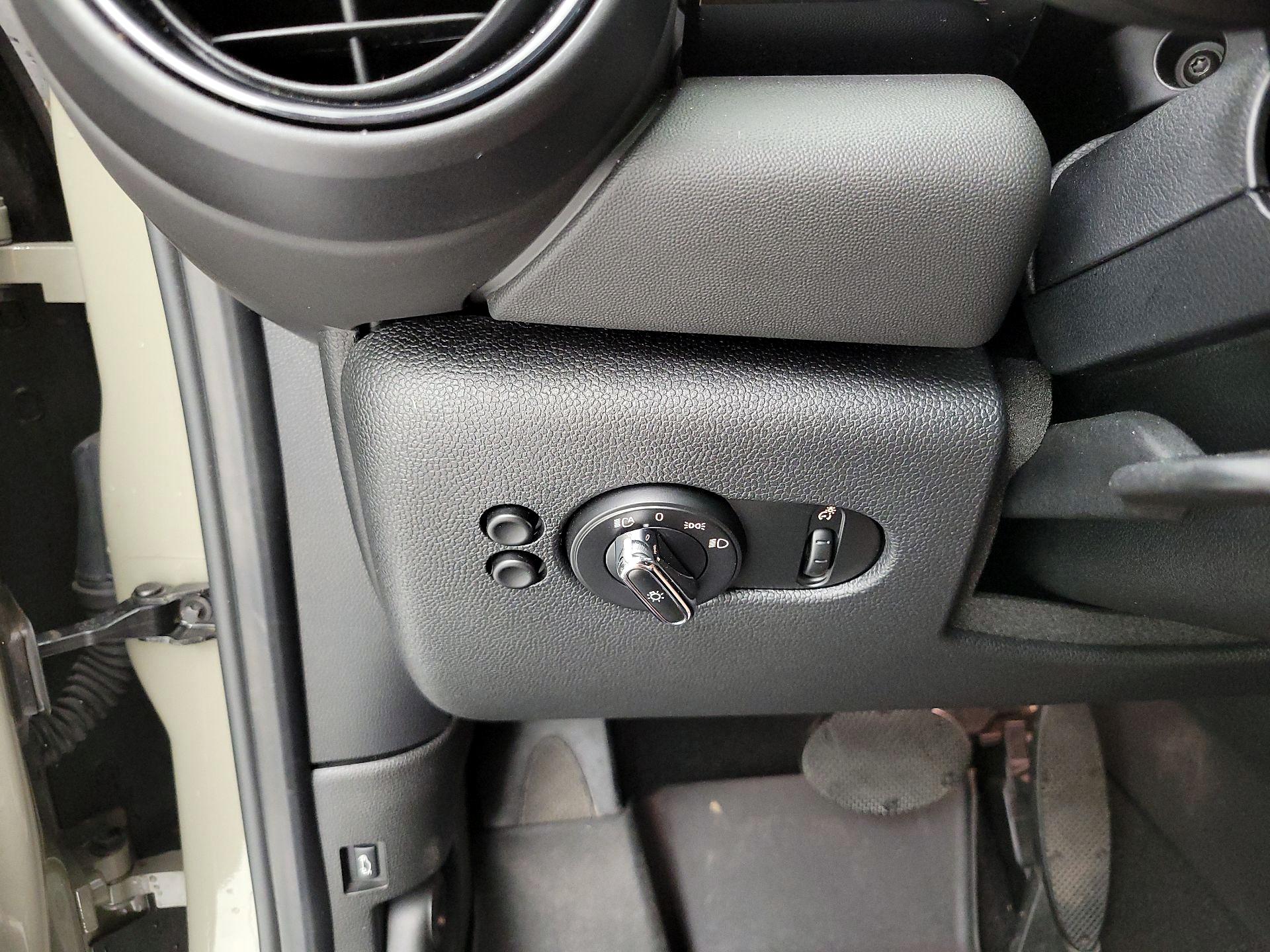 Thumbnail: 2019 MINI Cooper Hardtop - 13