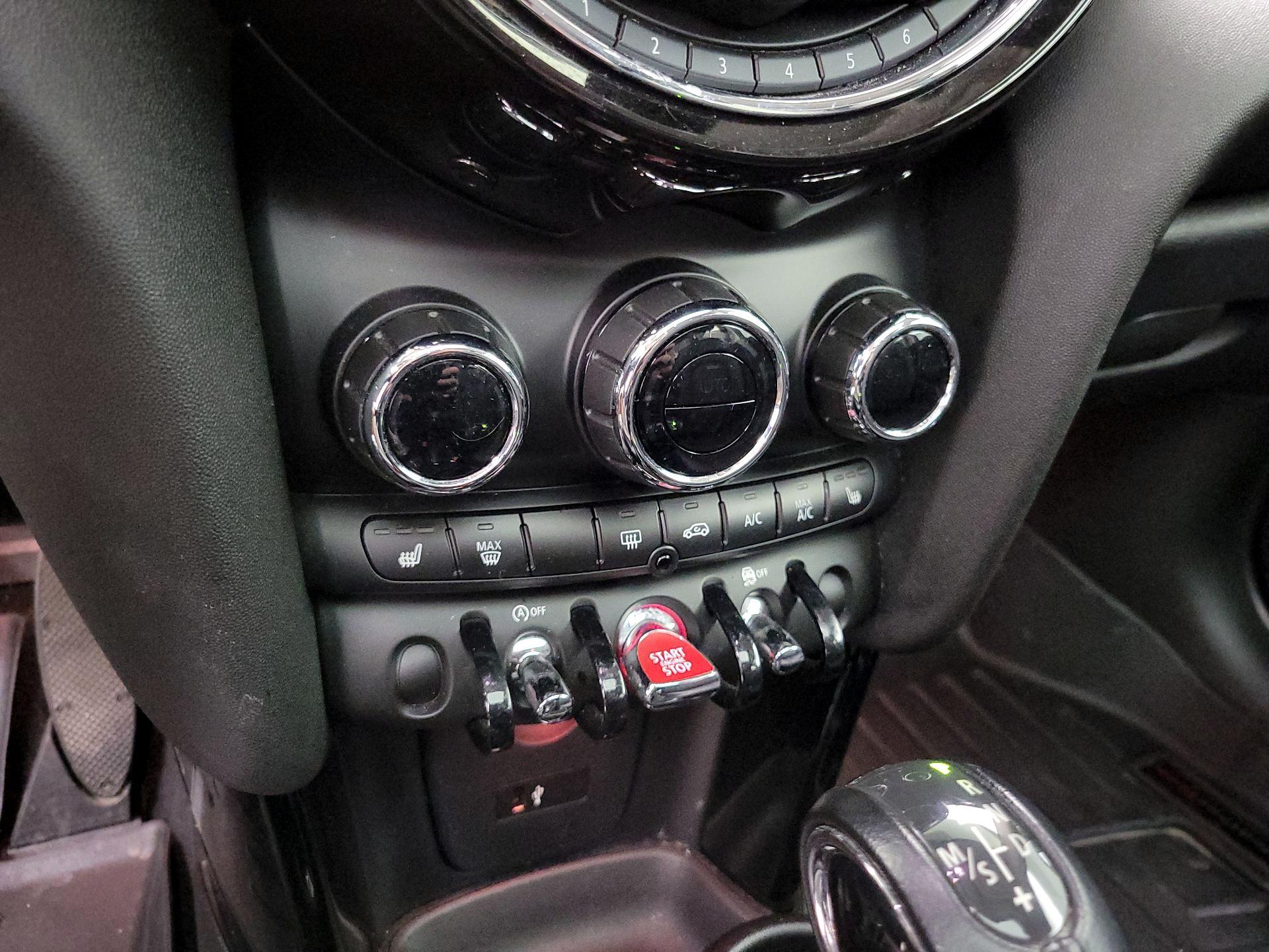 Thumbnail: 2019 MINI Cooper Hardtop - 16