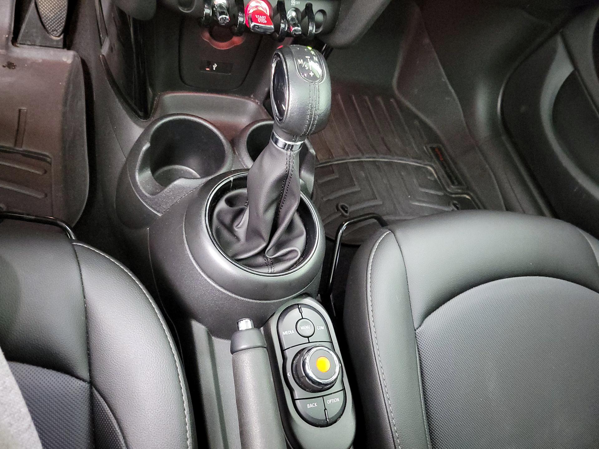 Thumbnail: 2019 MINI Cooper Hardtop - 17