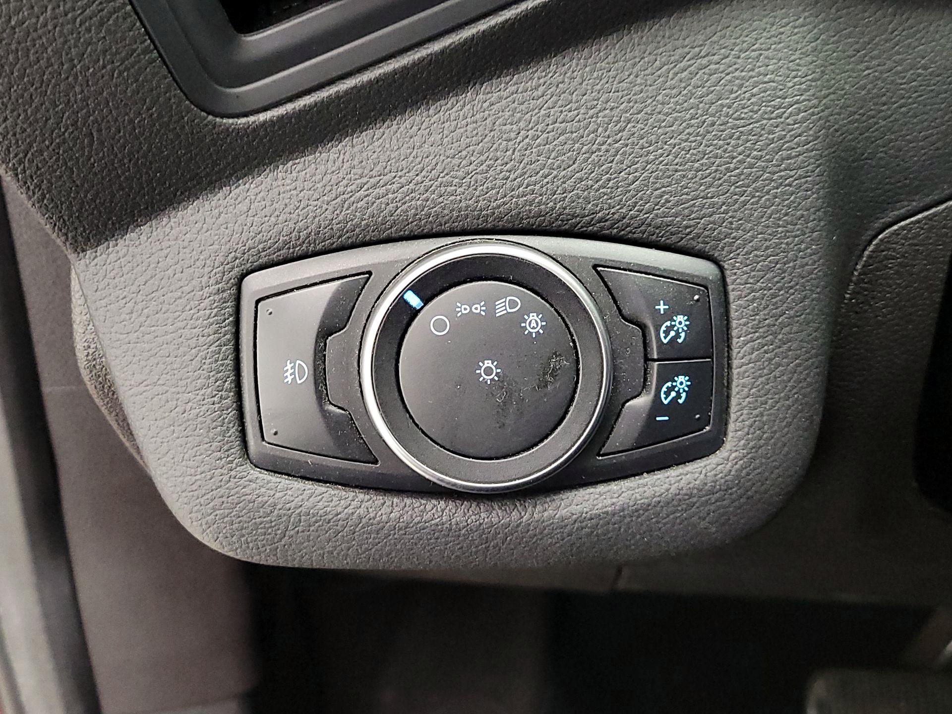 Thumbnail: 2015 Ford C-Max - 13