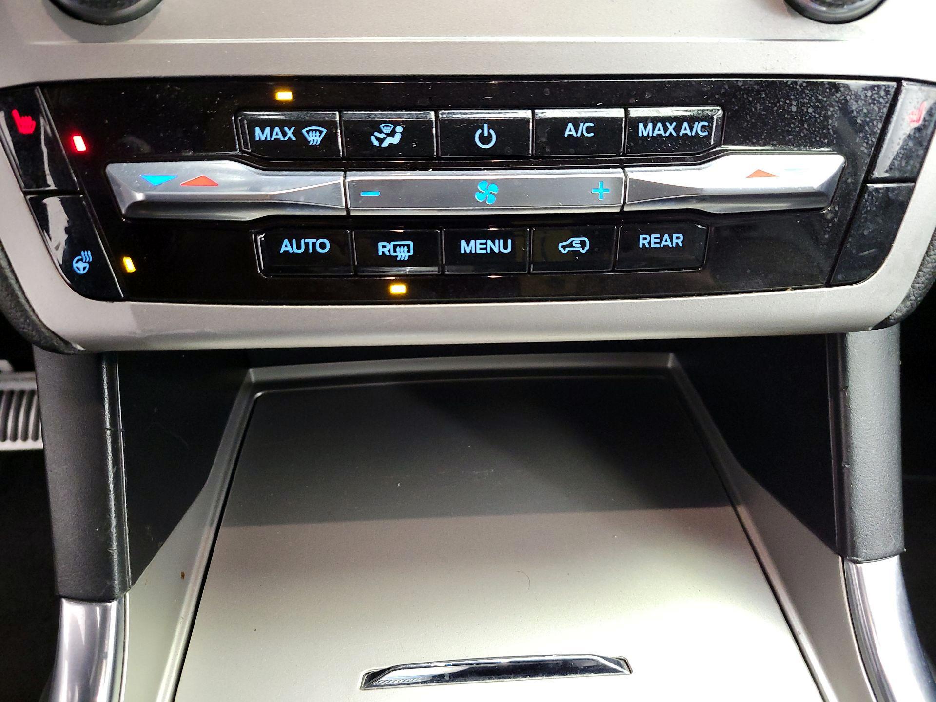 Thumbnail: 2022 Ford Explorer - 16