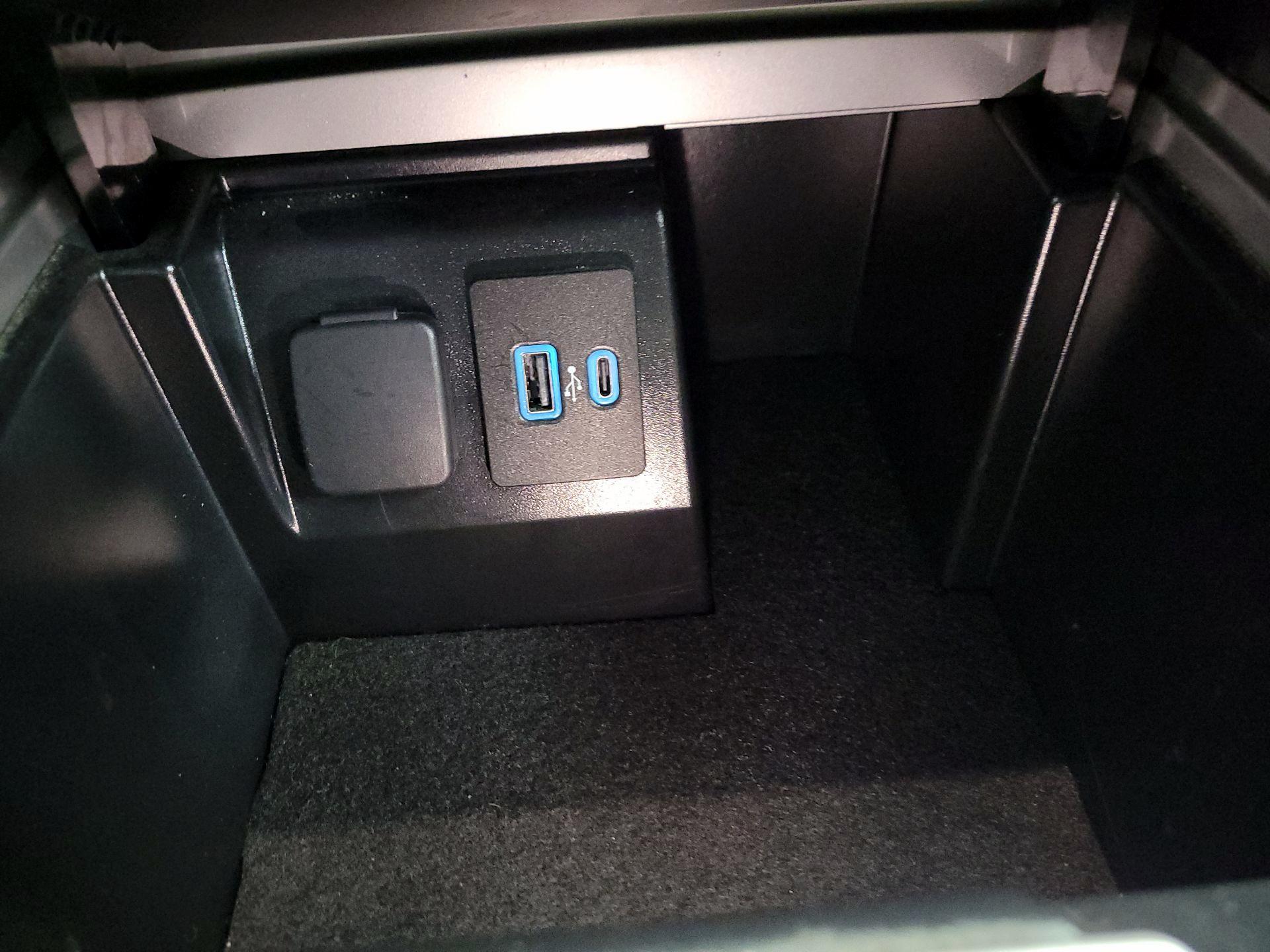 Thumbnail: 2022 Ford Explorer - 18