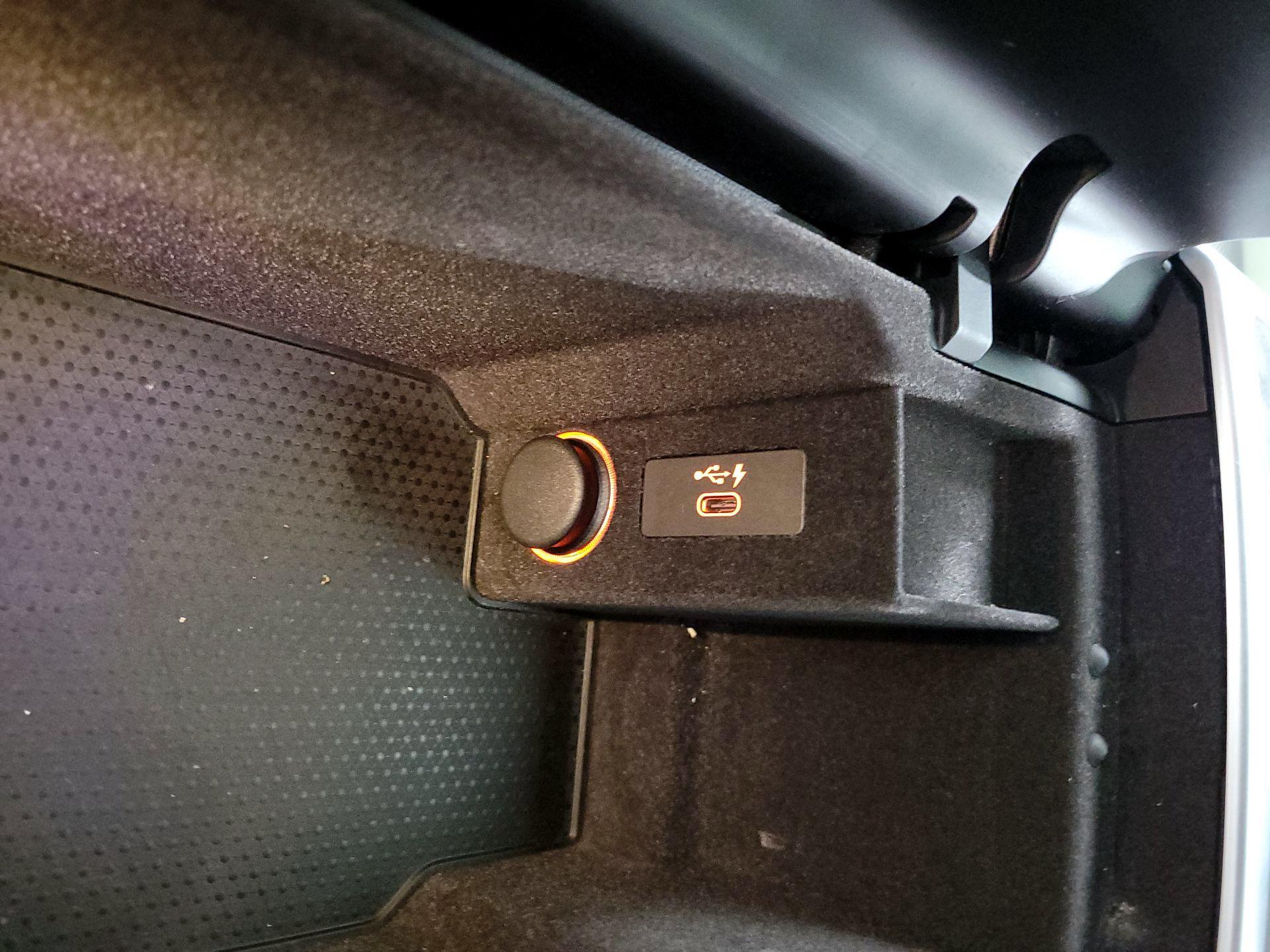 Thumbnail: 2020 BMW 8 Series - 19