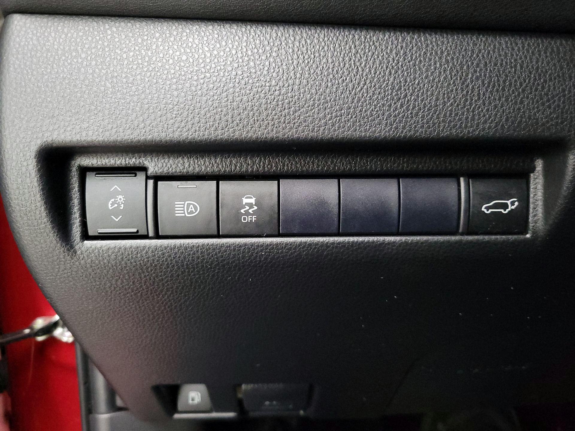 Thumbnail: 2021 Toyota Venza - 13