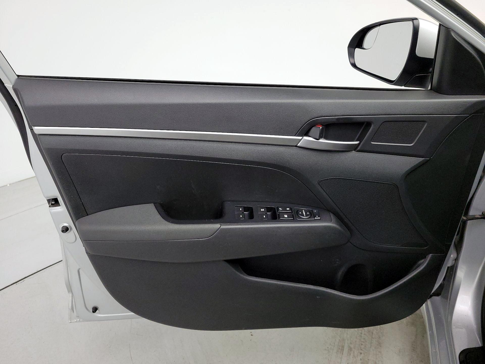 Thumbnail: 2020 Hyundai Elantra - 12